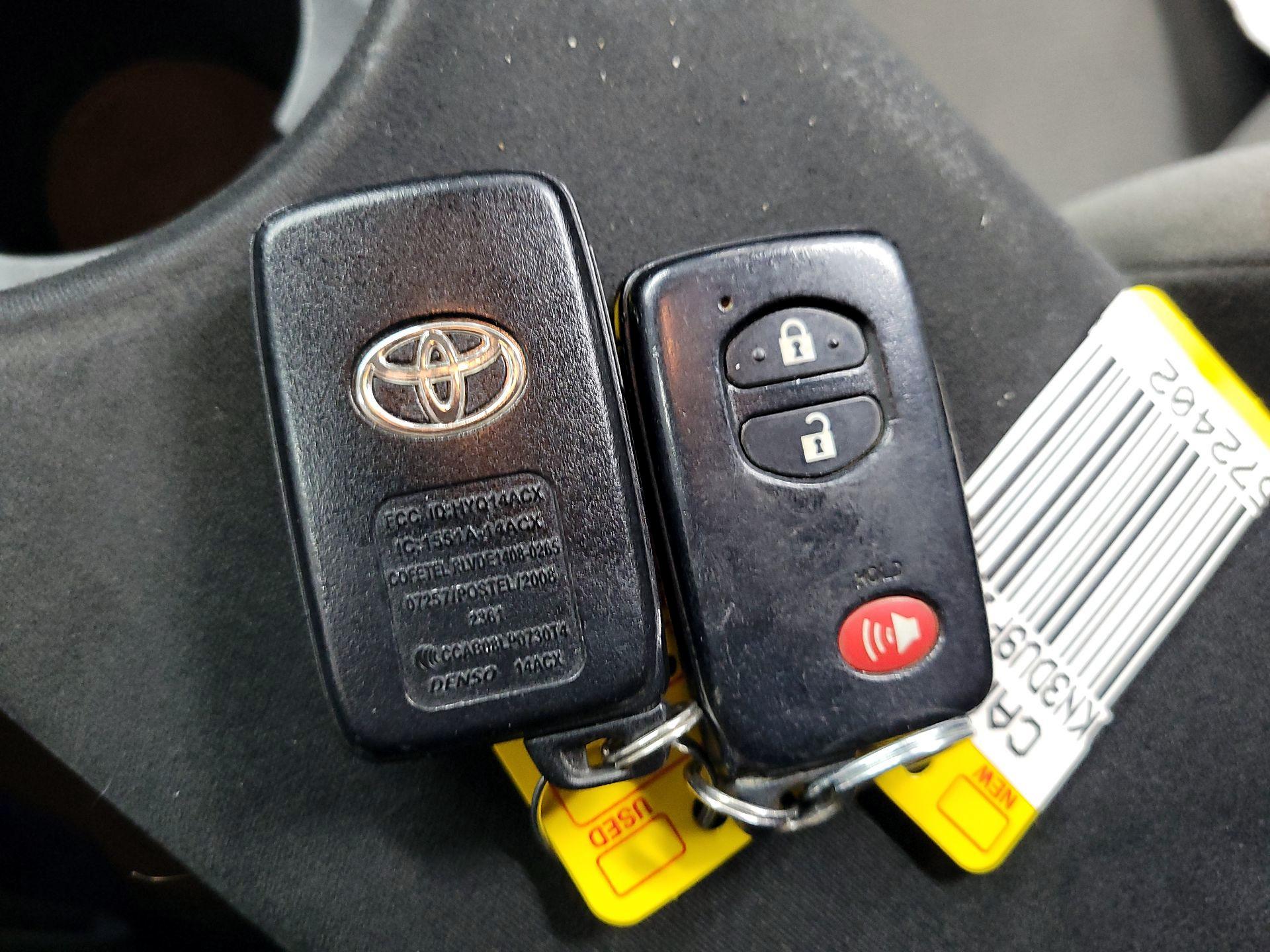 Thumbnail: 2015 Toyota Prius - 19
