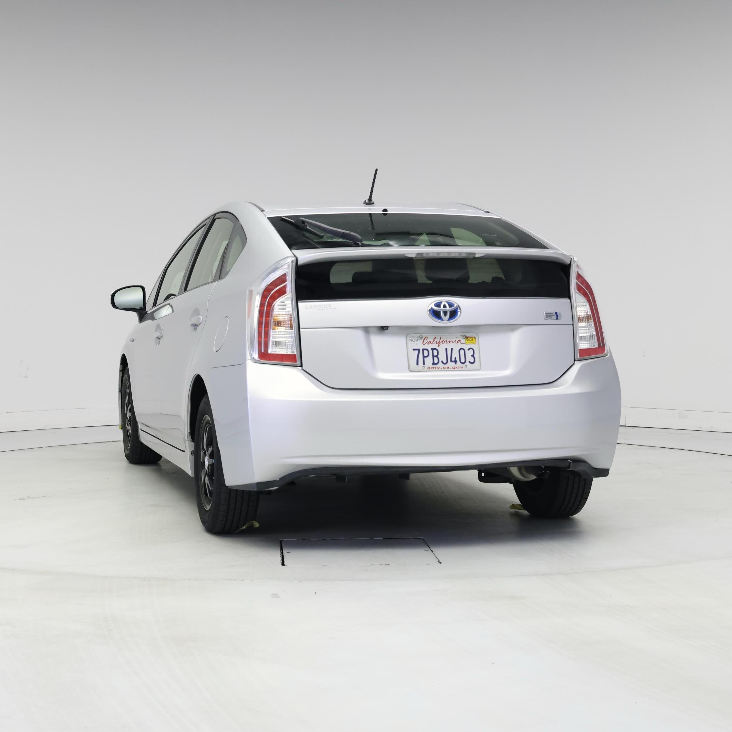 Thumbnail: 2015 Toyota Prius - 6