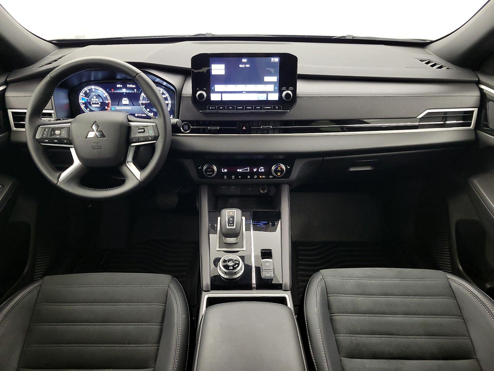 Thumbnail: 2024 Mitsubishi Outlander - 9