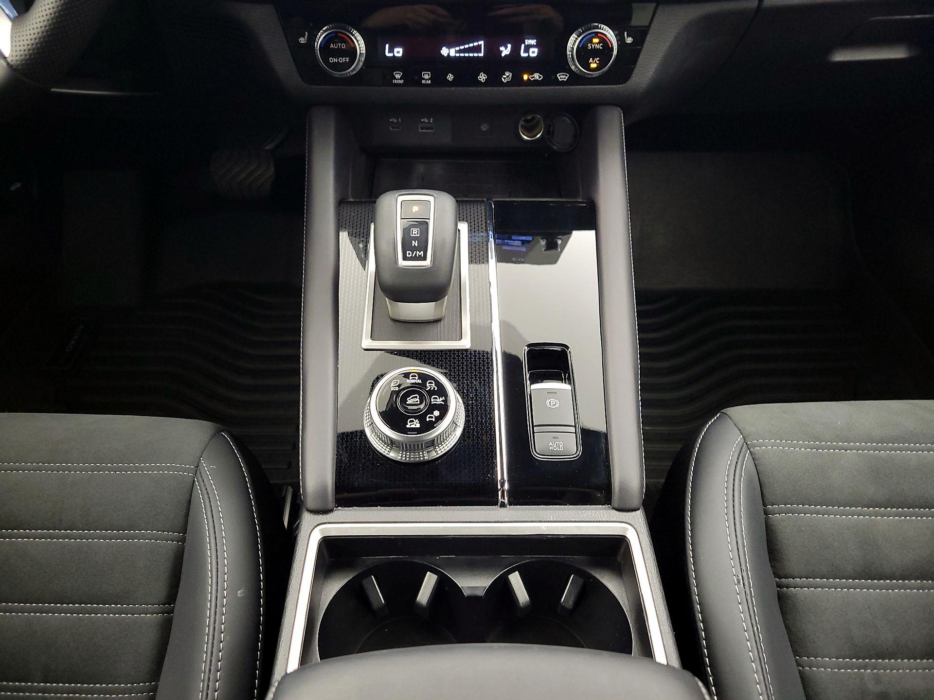 Thumbnail: 2024 Mitsubishi Outlander - 17