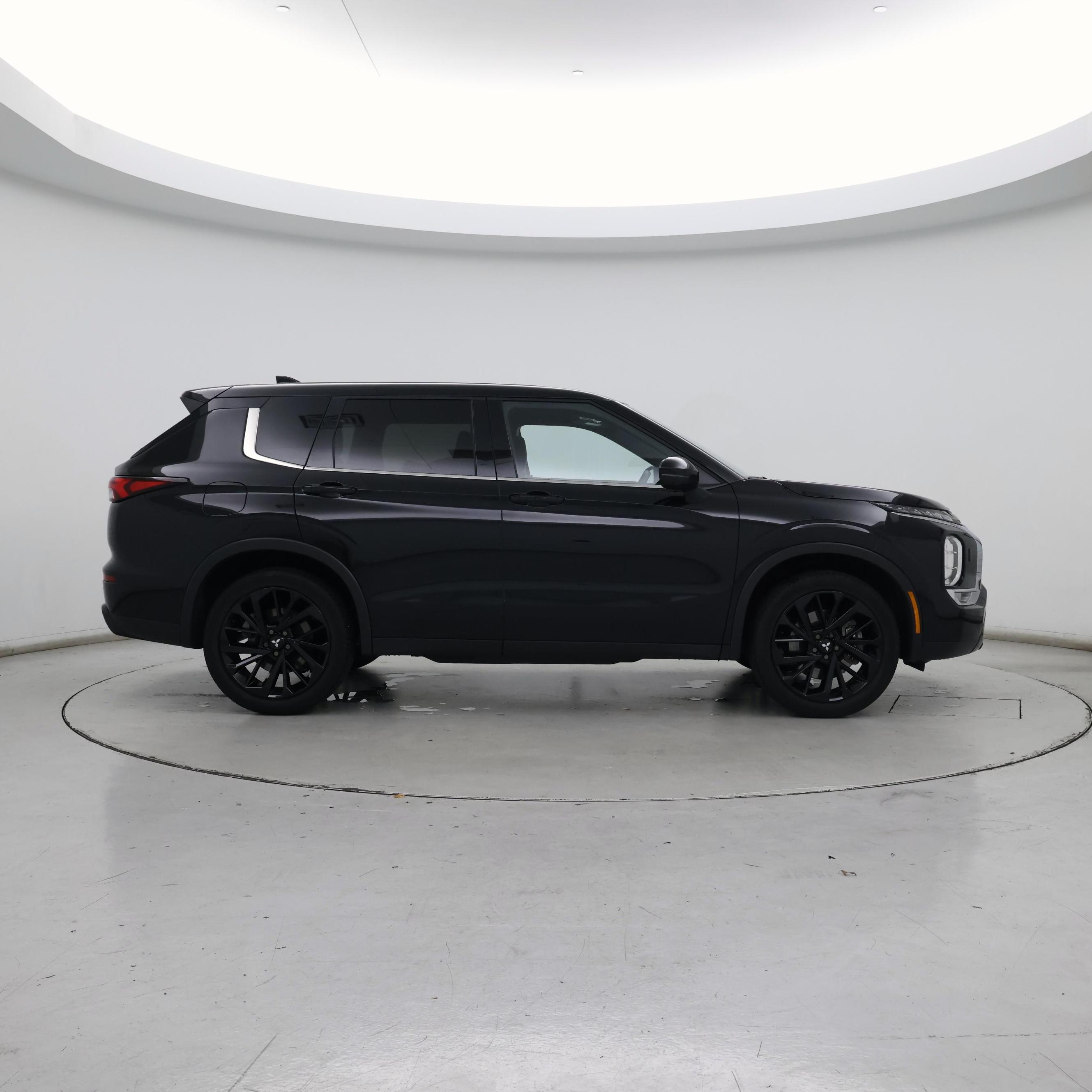Thumbnail: 2024 Mitsubishi Outlander - 7