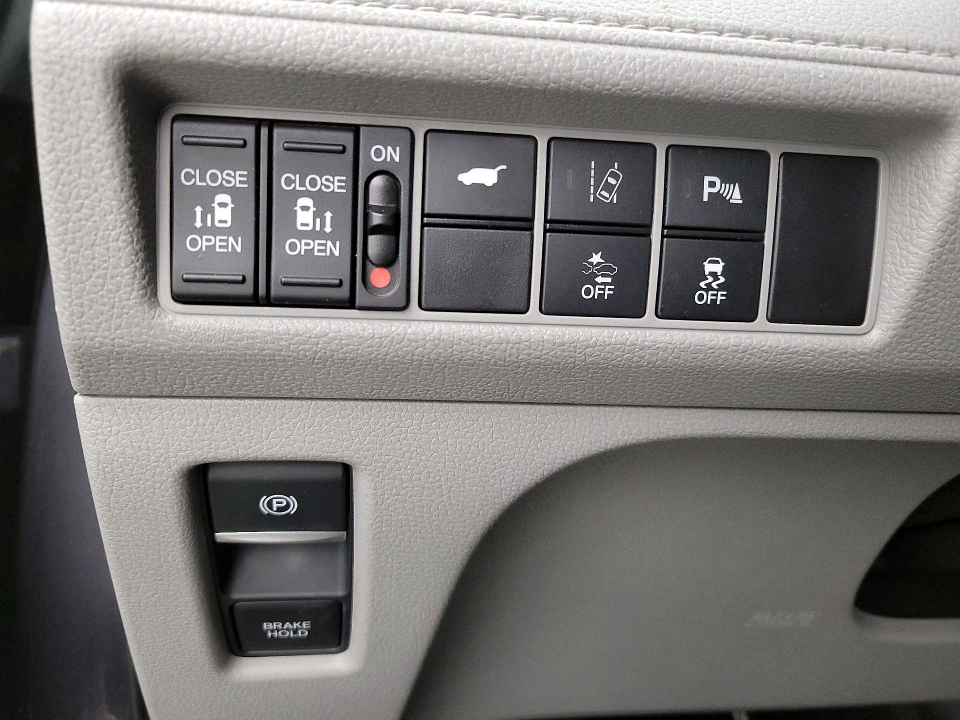 Thumbnail: 2019 Honda Odyssey - 13