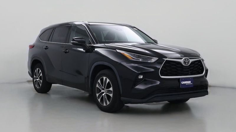 2022 Toyota Highlander XLE Hero Image