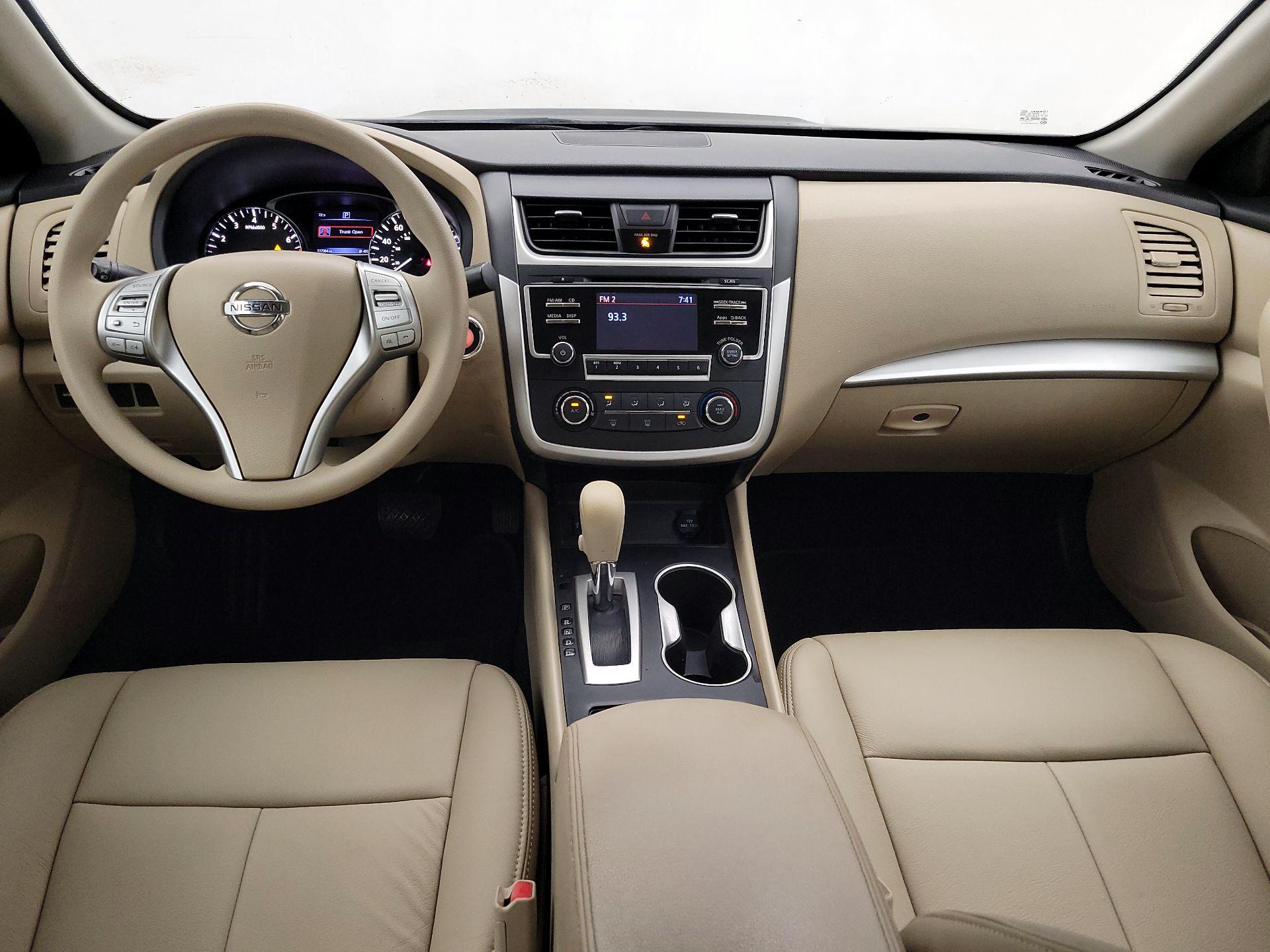 Thumbnail: 2016 Nissan Altima - 9