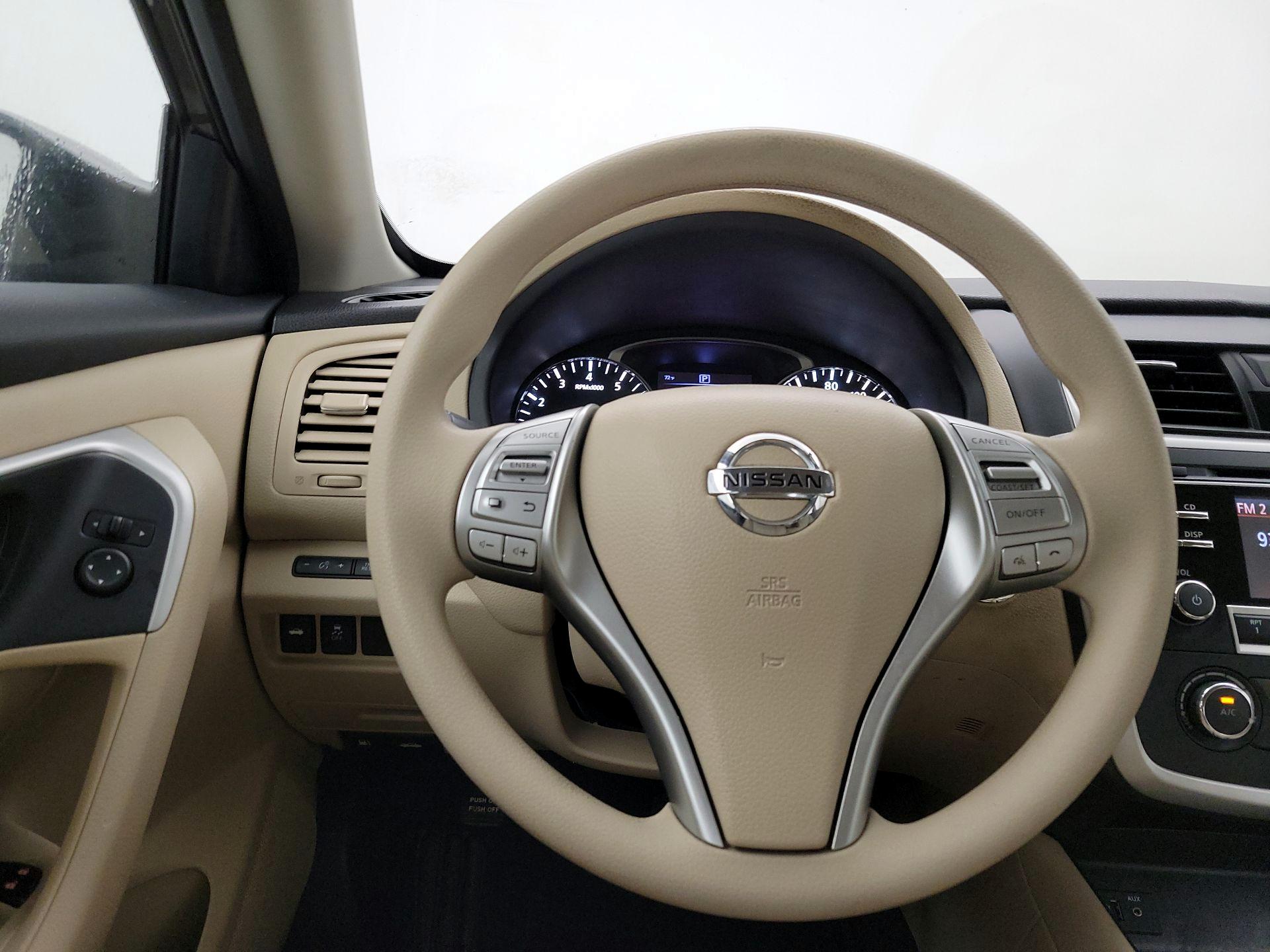 Thumbnail: 2016 Nissan Altima - 10
