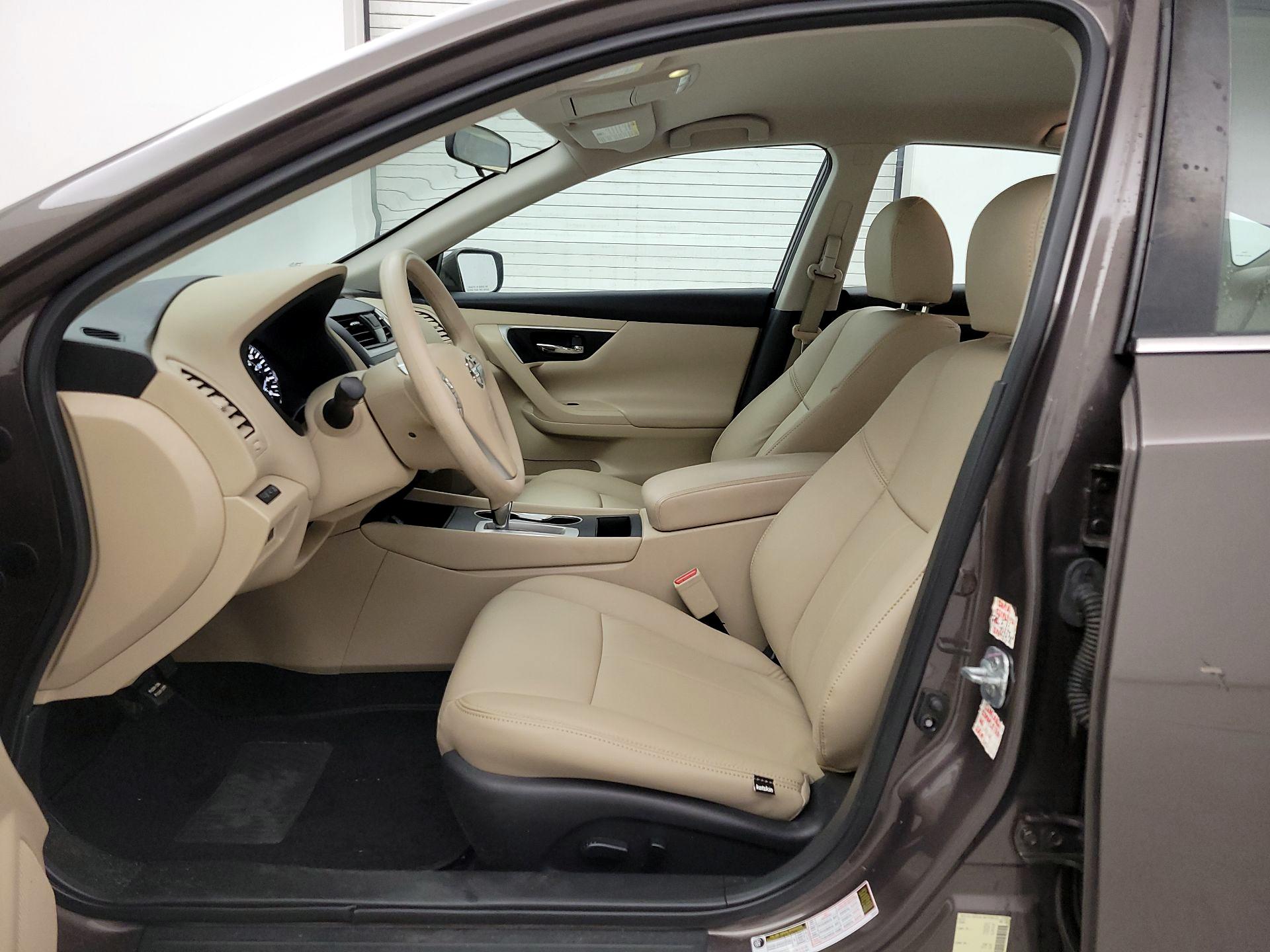 Thumbnail: 2016 Nissan Altima - 11
