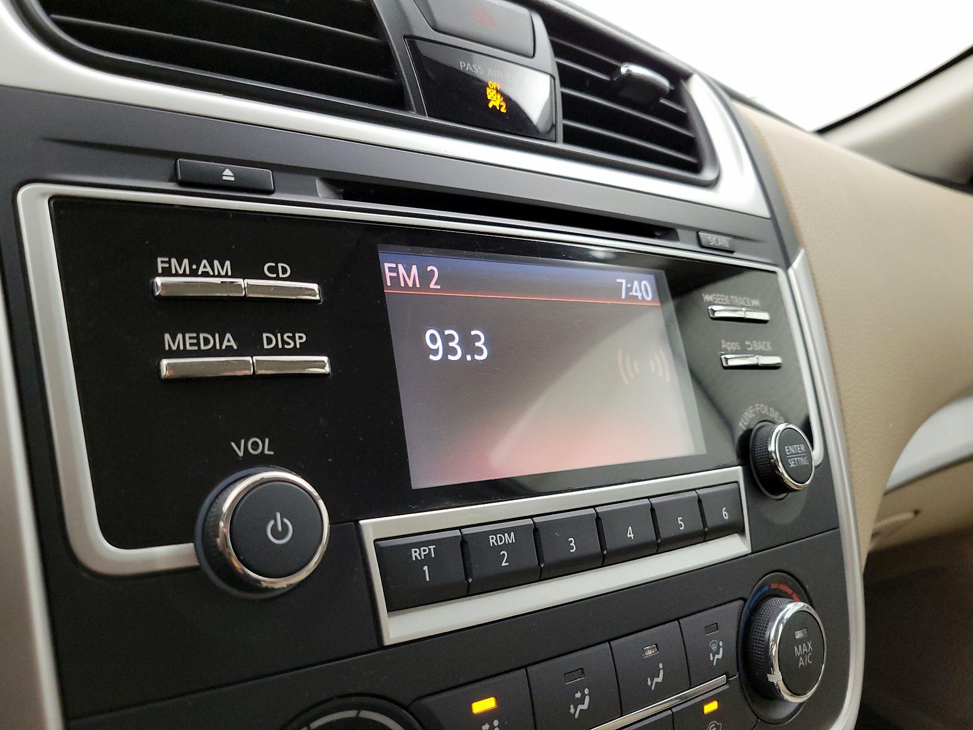Thumbnail: 2016 Nissan Altima - 15