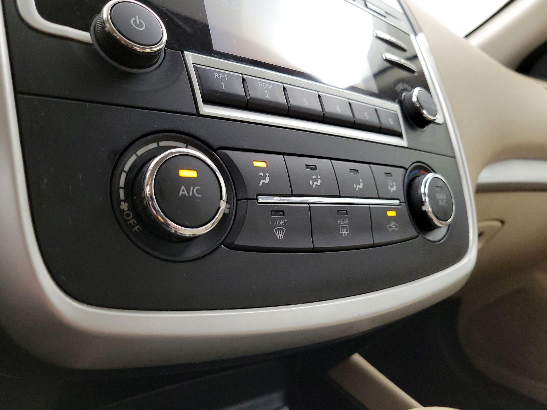 Thumbnail: 2016 Nissan Altima - 16