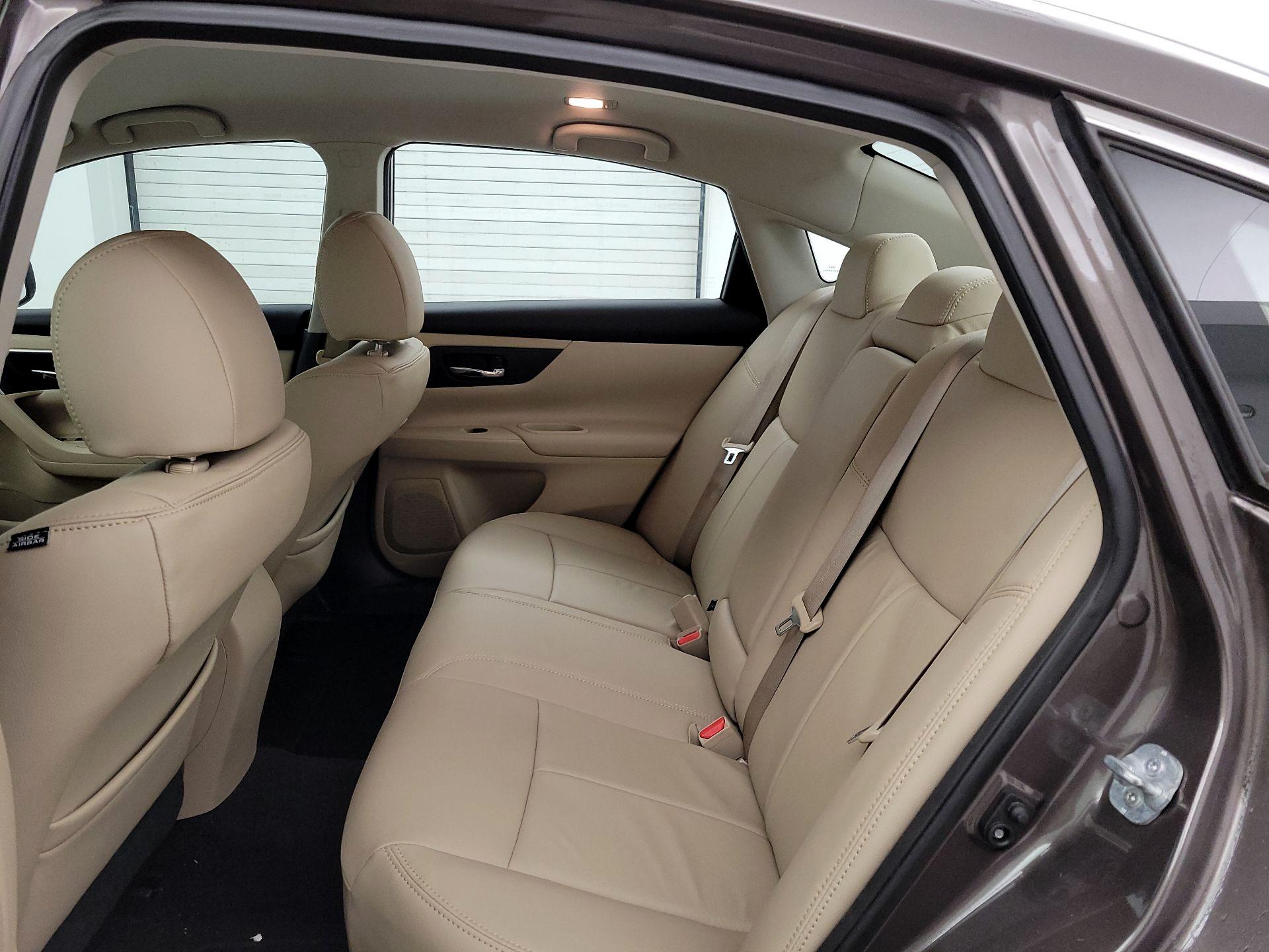 Thumbnail: 2016 Nissan Altima - 19