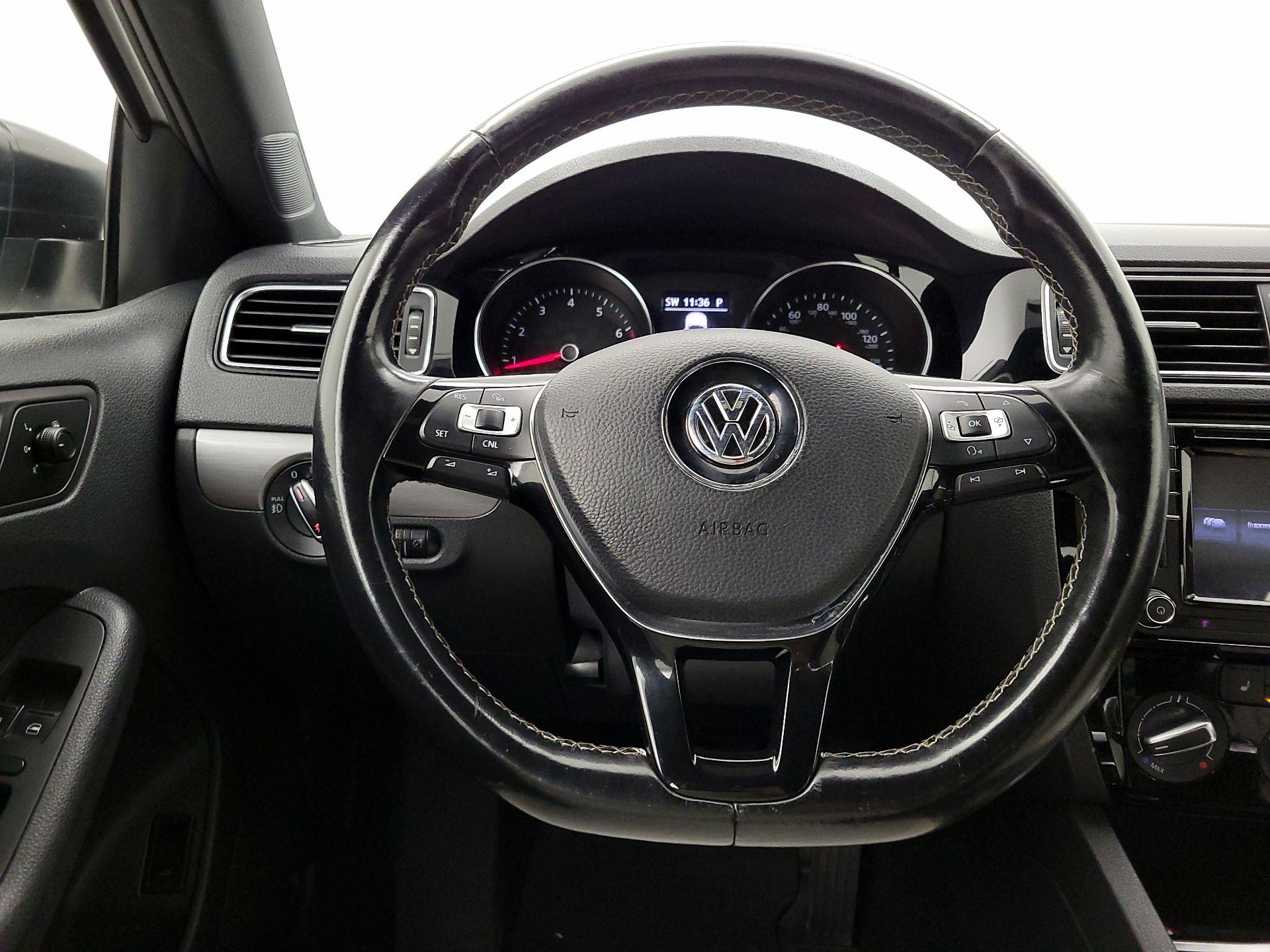 Thumbnail: 2016 Volkswagen Jetta - 10
