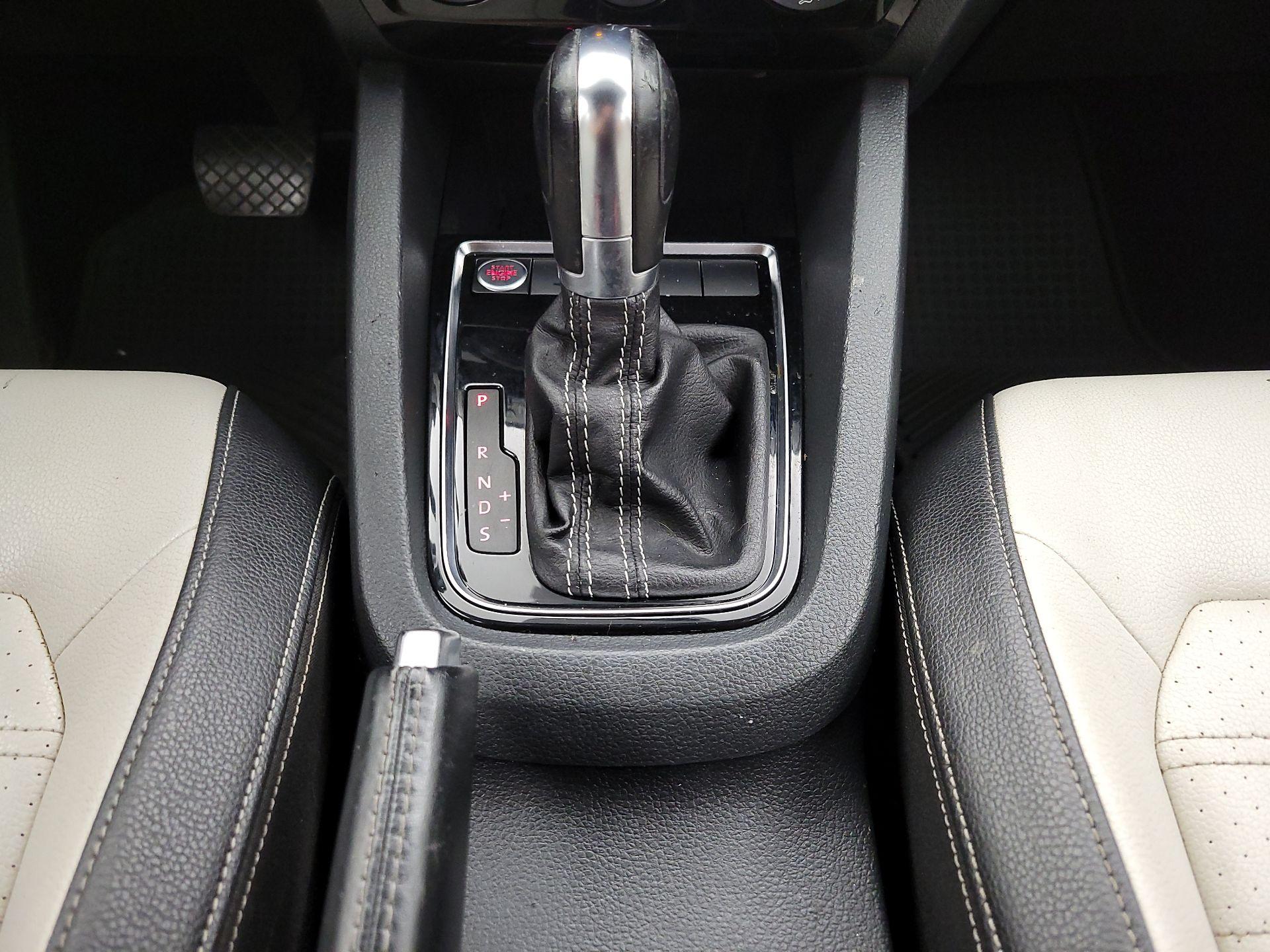 Thumbnail: 2016 Volkswagen Jetta - 18