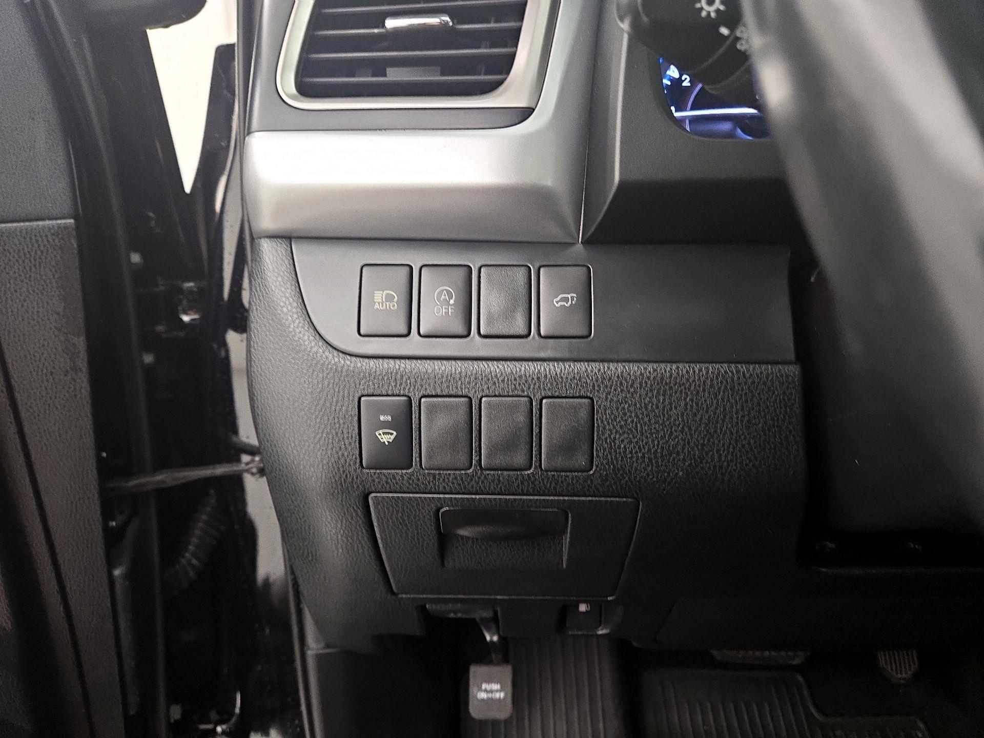 Thumbnail: 2019 Toyota Highlander - 13