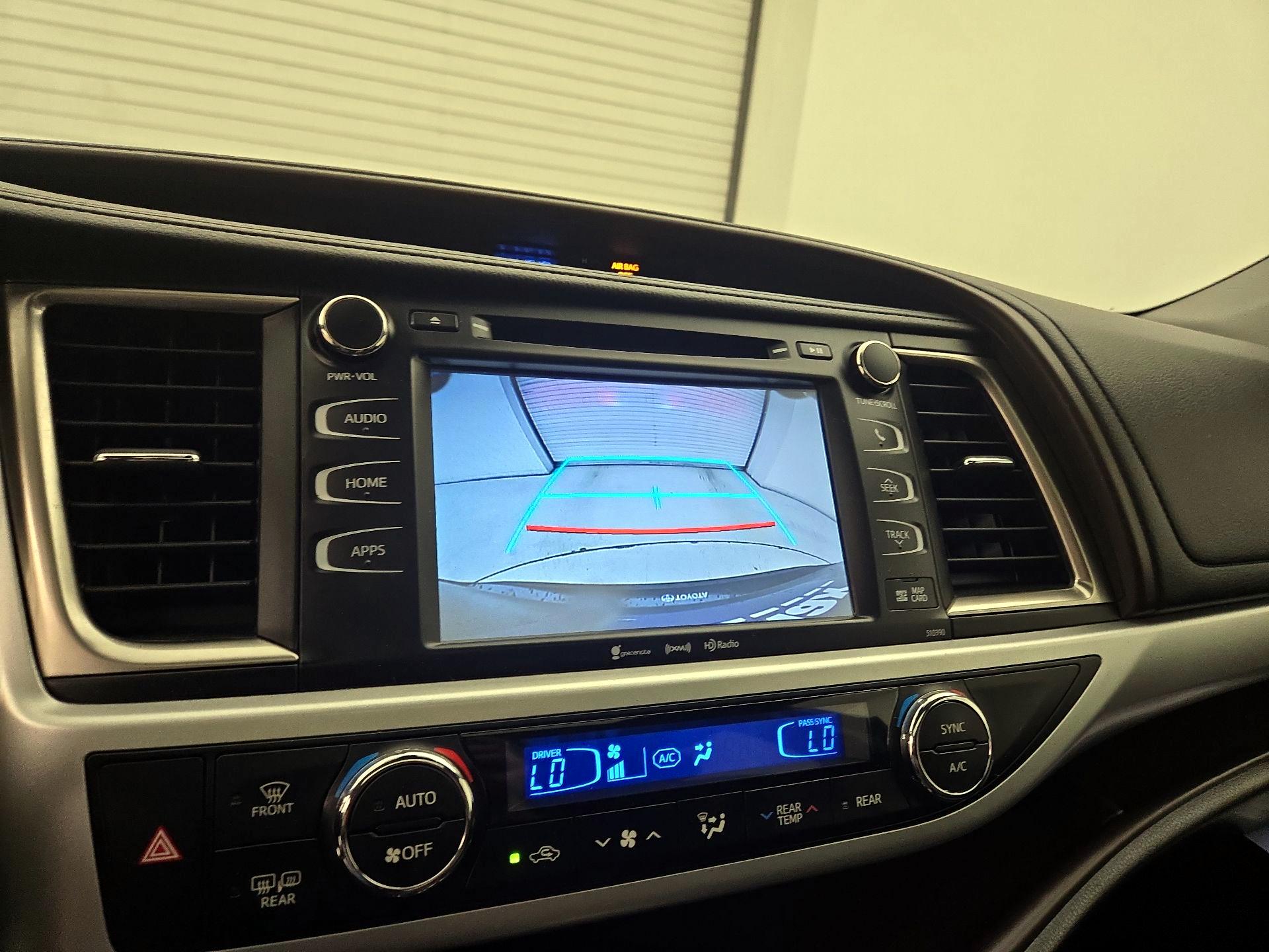 Thumbnail: 2019 Toyota Highlander - 14