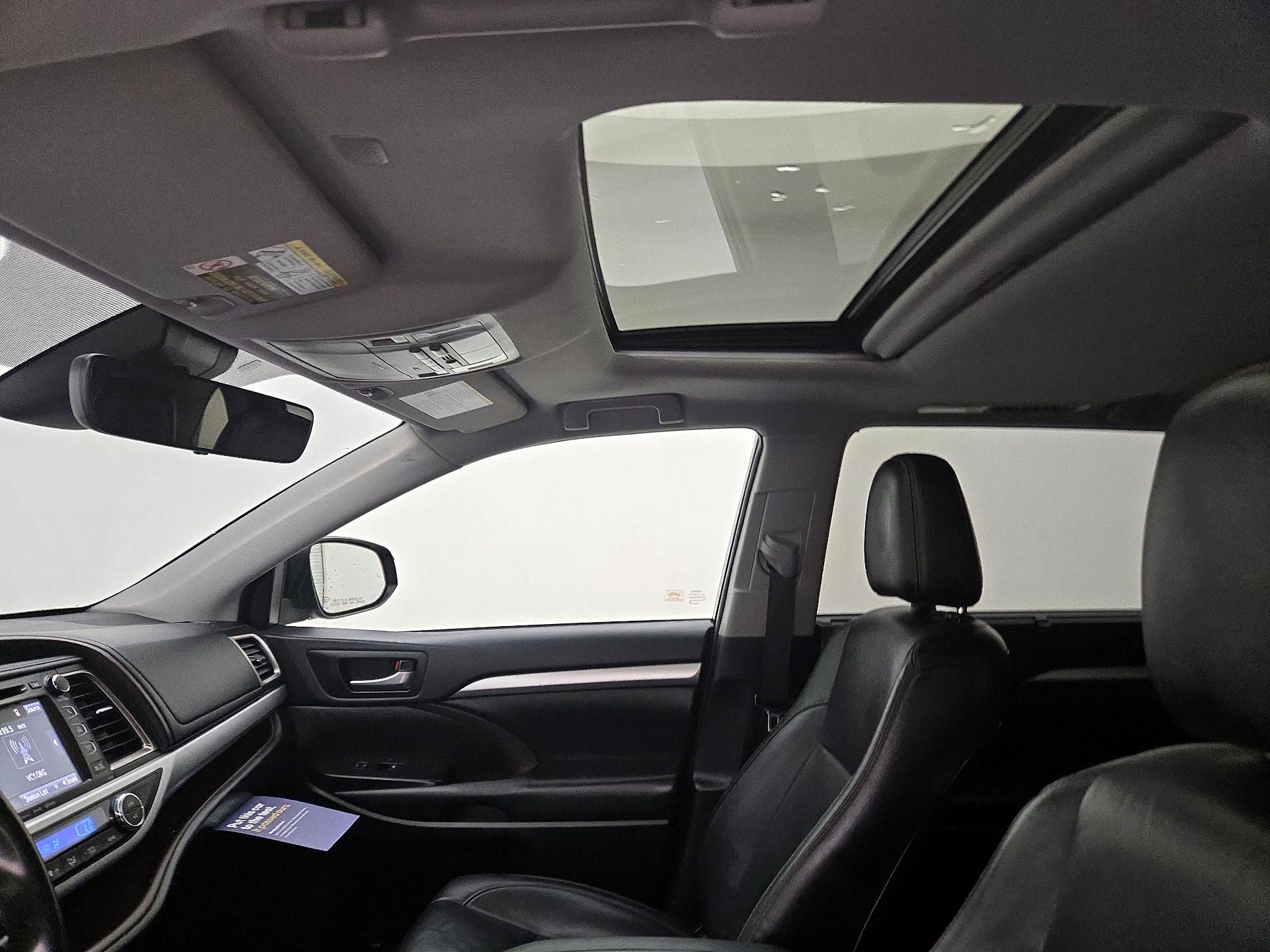 Thumbnail: 2019 Toyota Highlander - 19