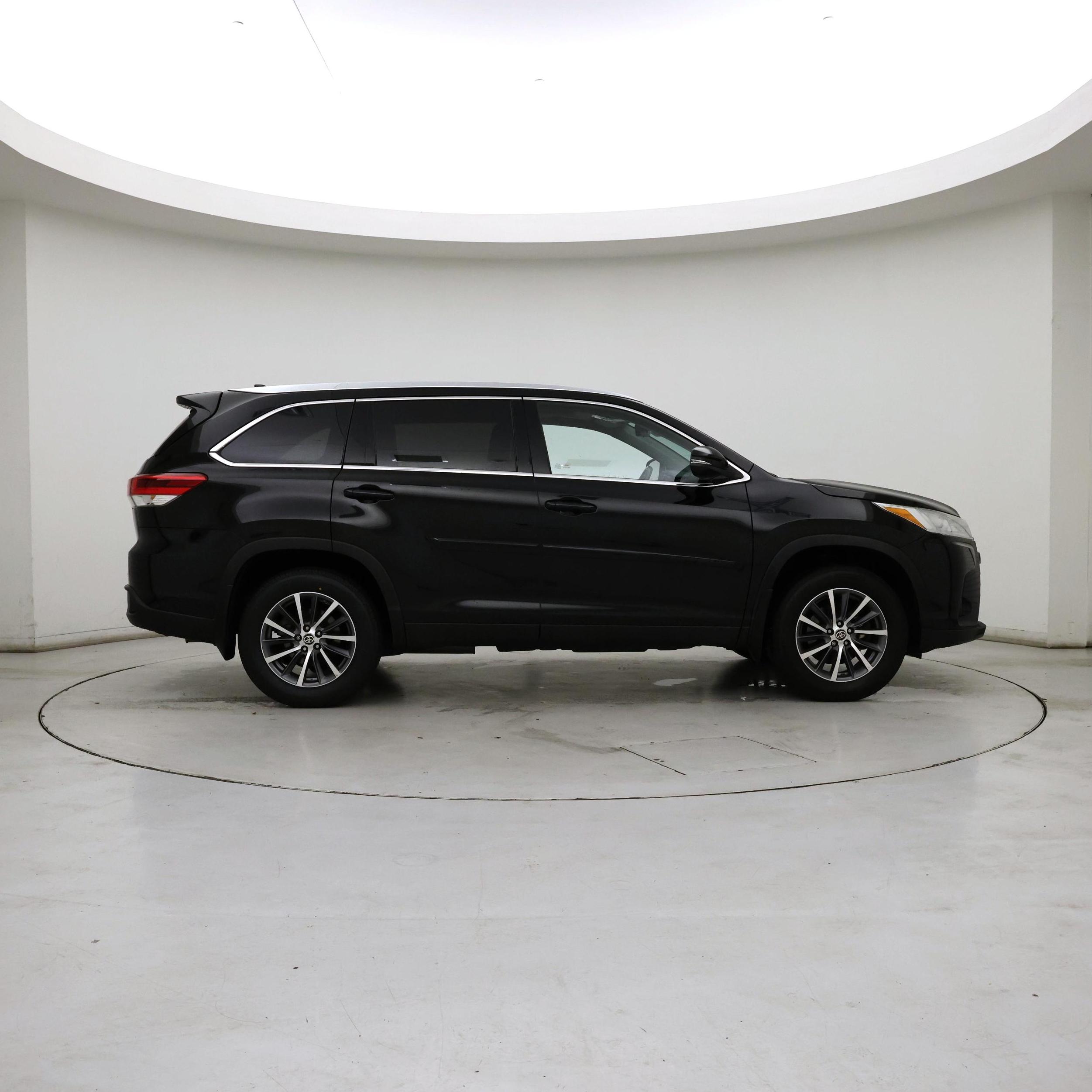Thumbnail: 2019 Toyota Highlander - 7