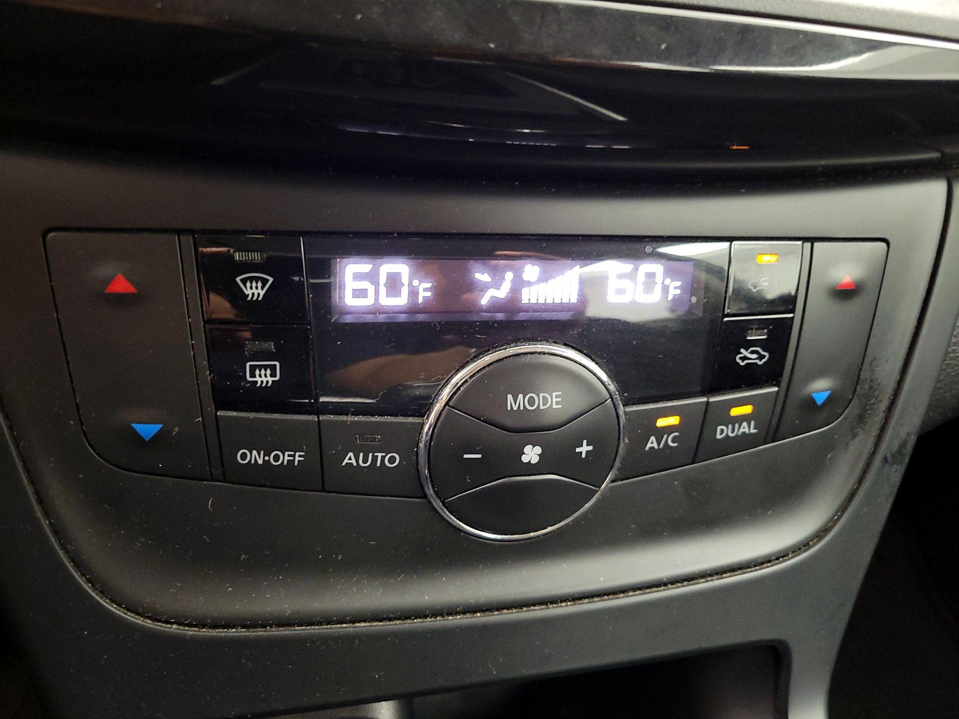 Thumbnail: 2019 Nissan Sentra - 16