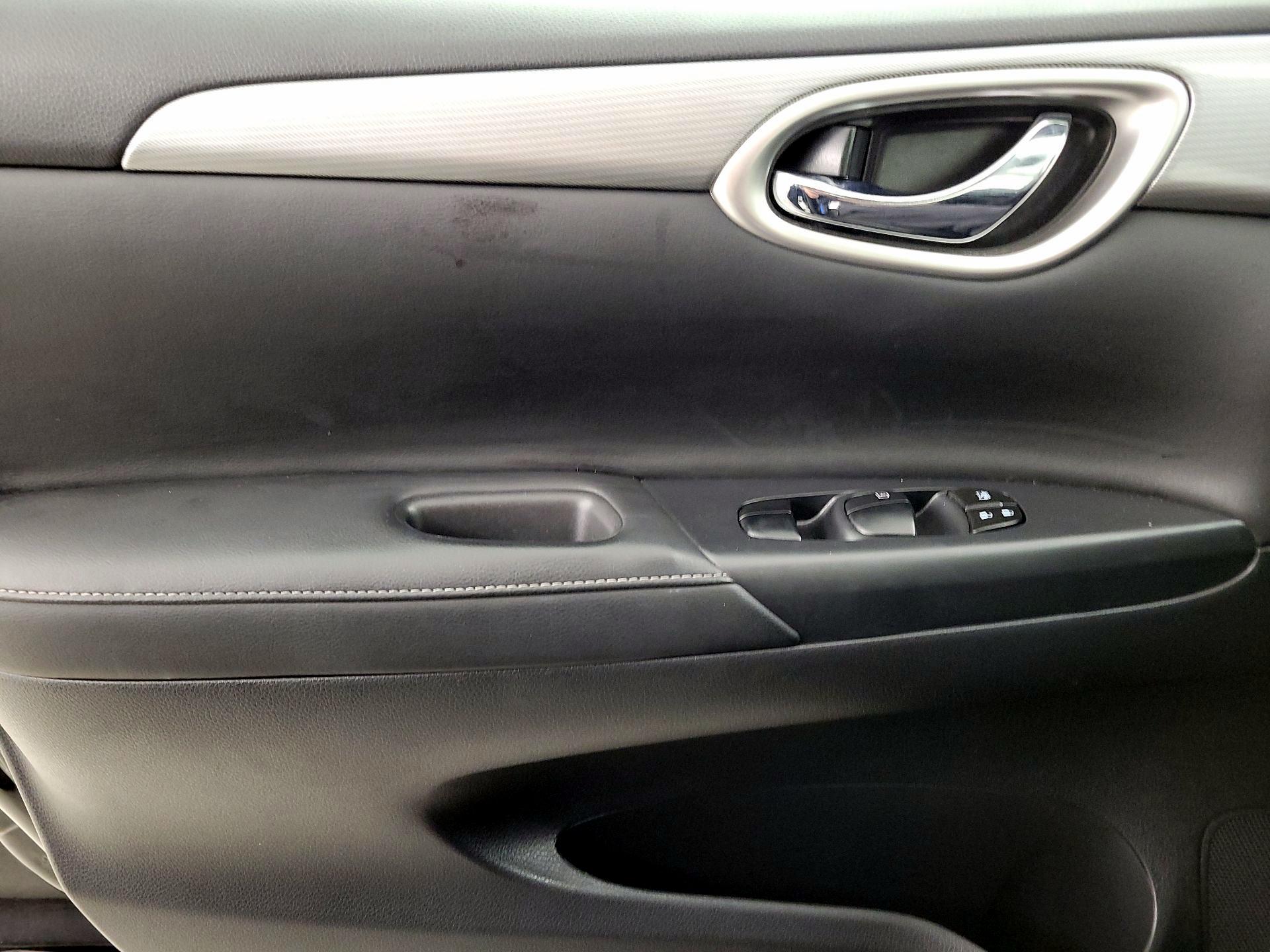 Thumbnail: 2015 Nissan Sentra - 12