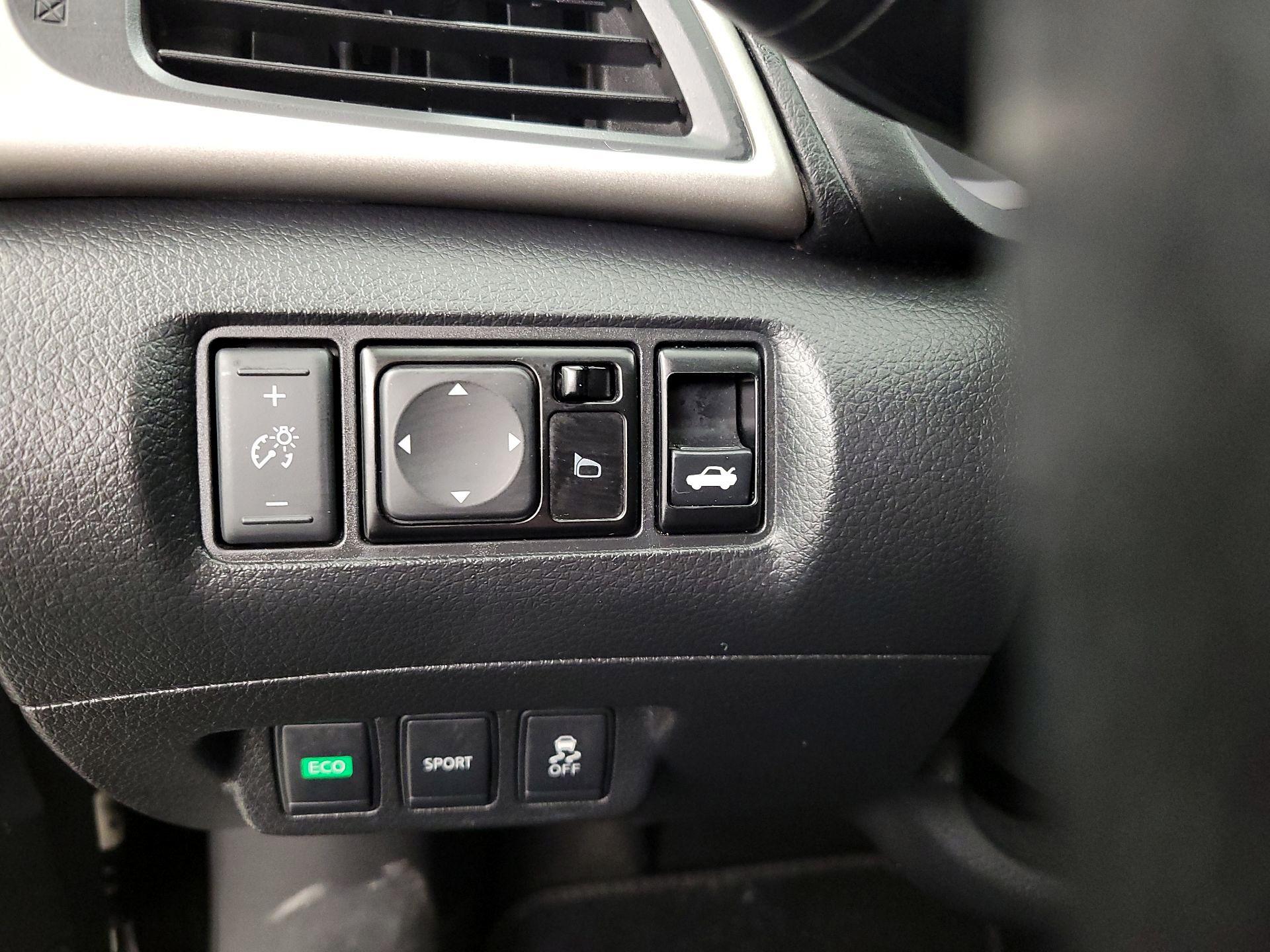 Thumbnail: 2015 Nissan Sentra - 13