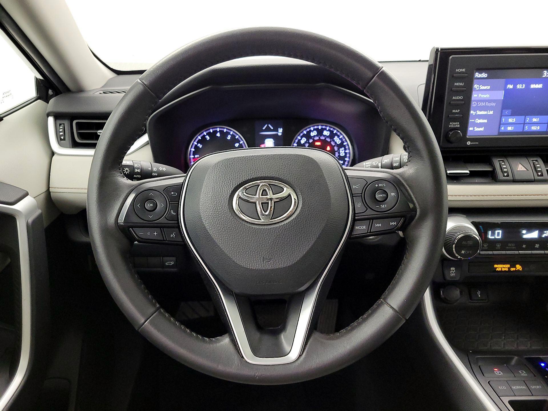 Thumbnail: 2020 Toyota RAV4 - 10