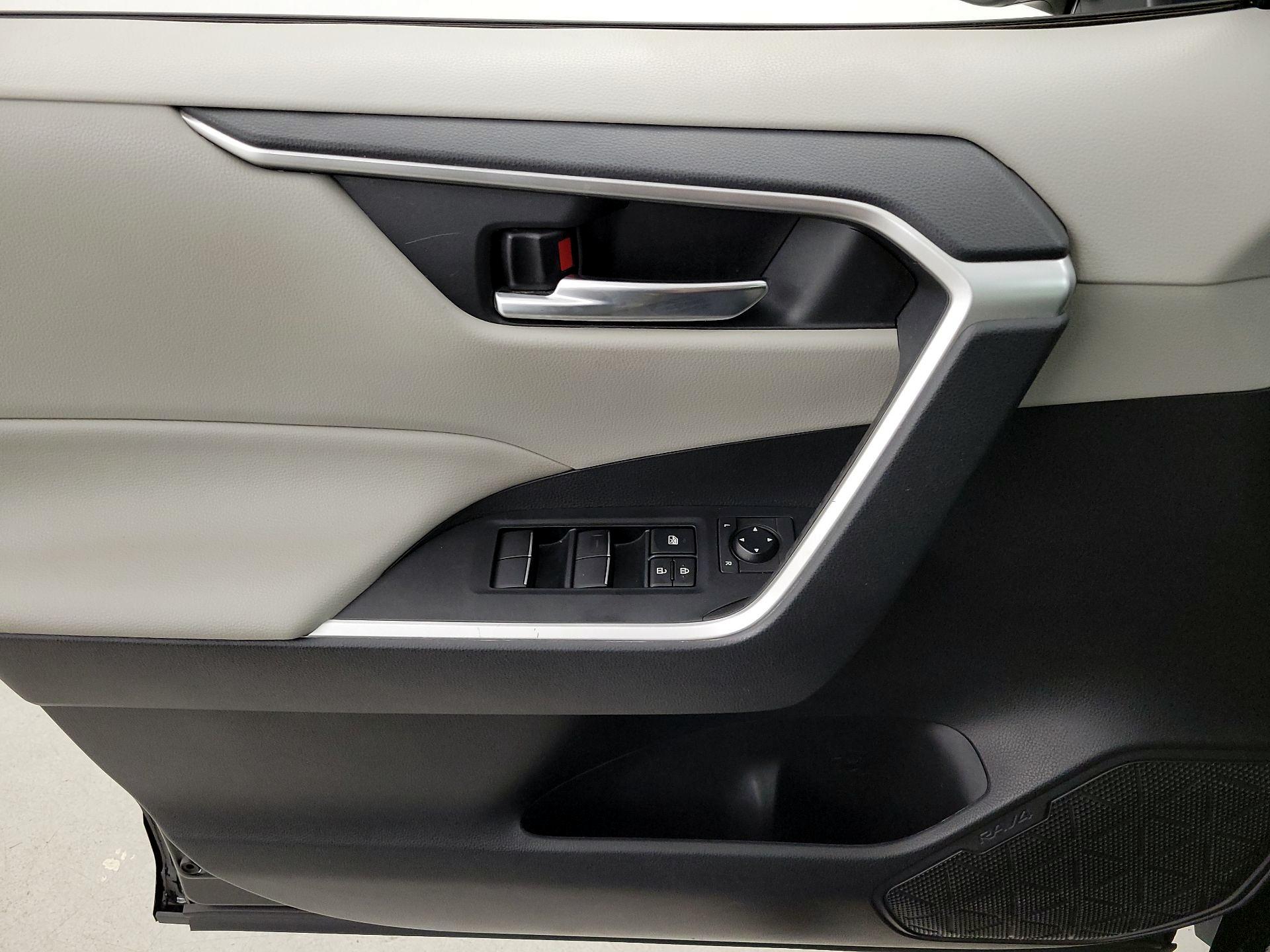 Thumbnail: 2020 Toyota RAV4 - 12