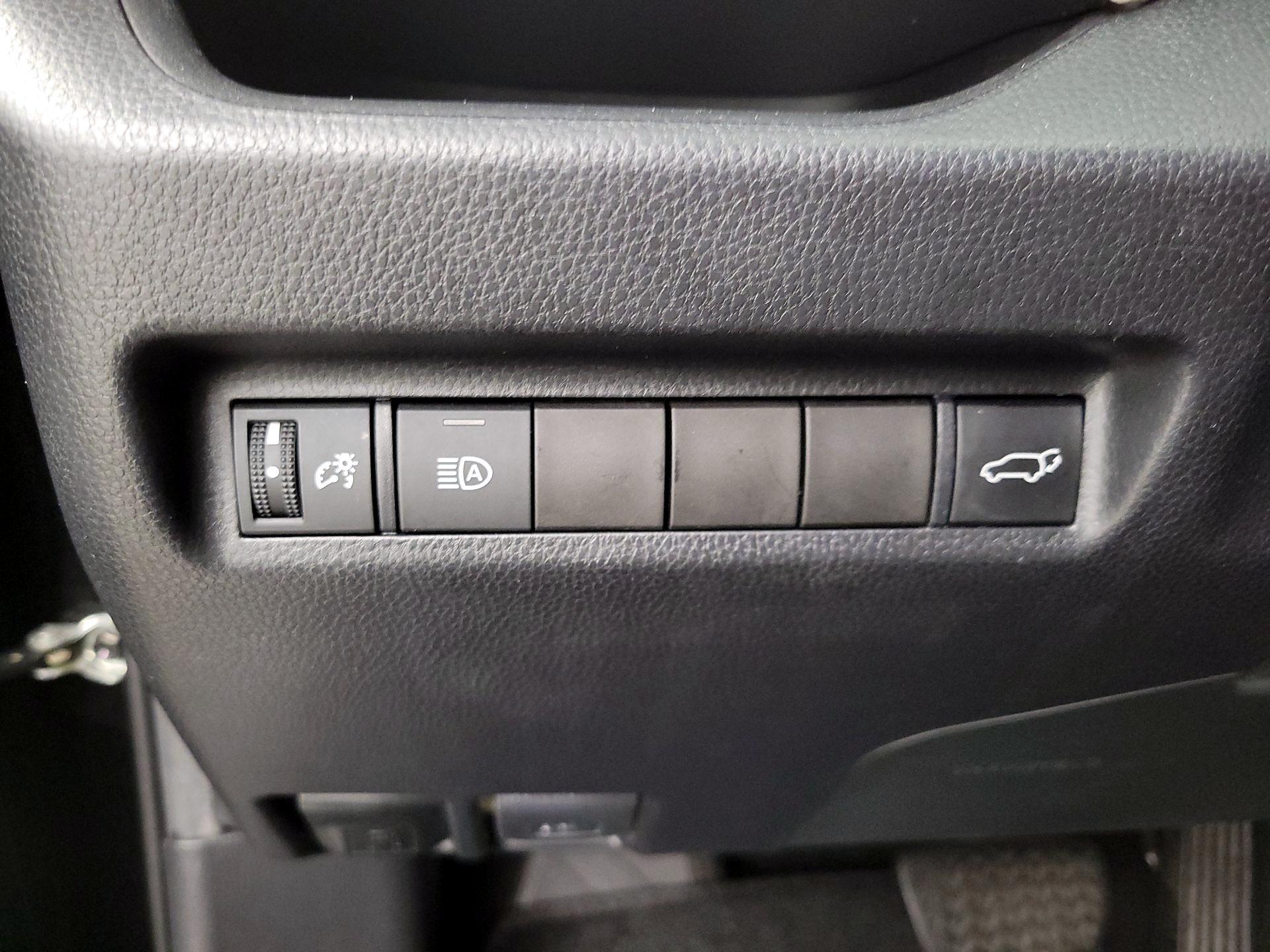 Thumbnail: 2020 Toyota RAV4 - 13