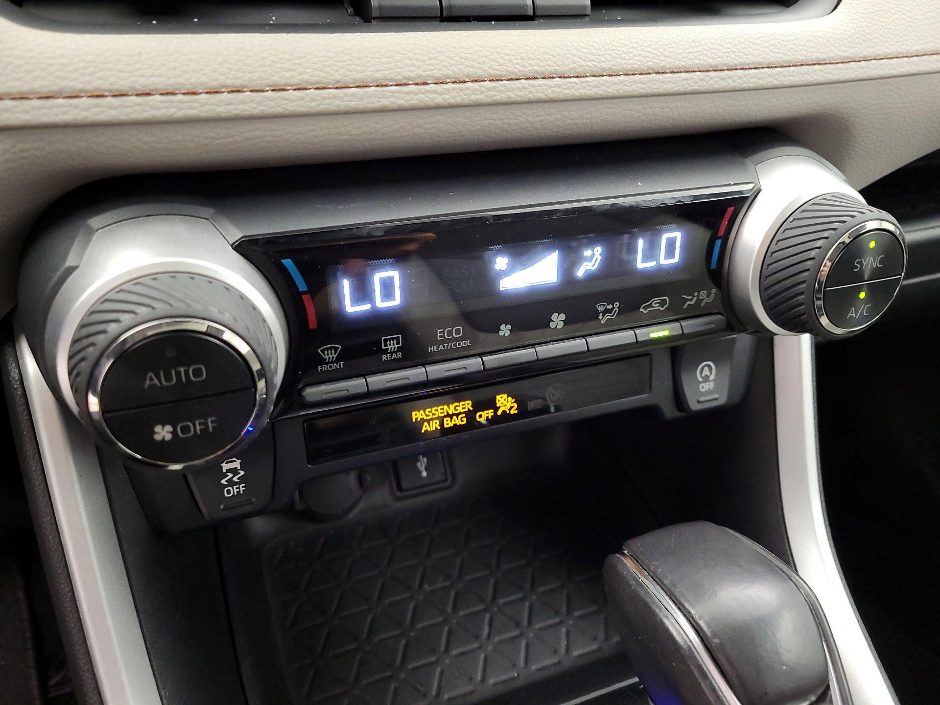 Thumbnail: 2020 Toyota RAV4 - 16