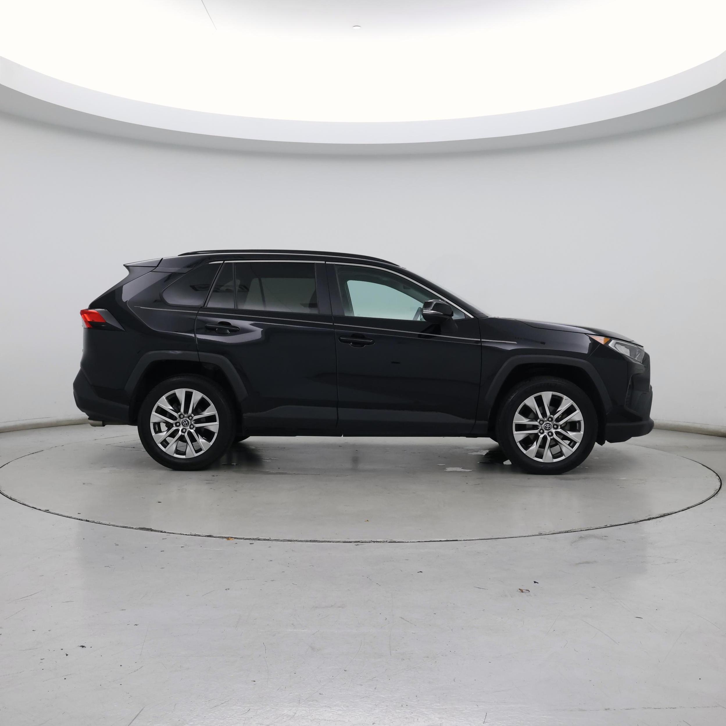 Thumbnail: 2020 Toyota RAV4 - 7