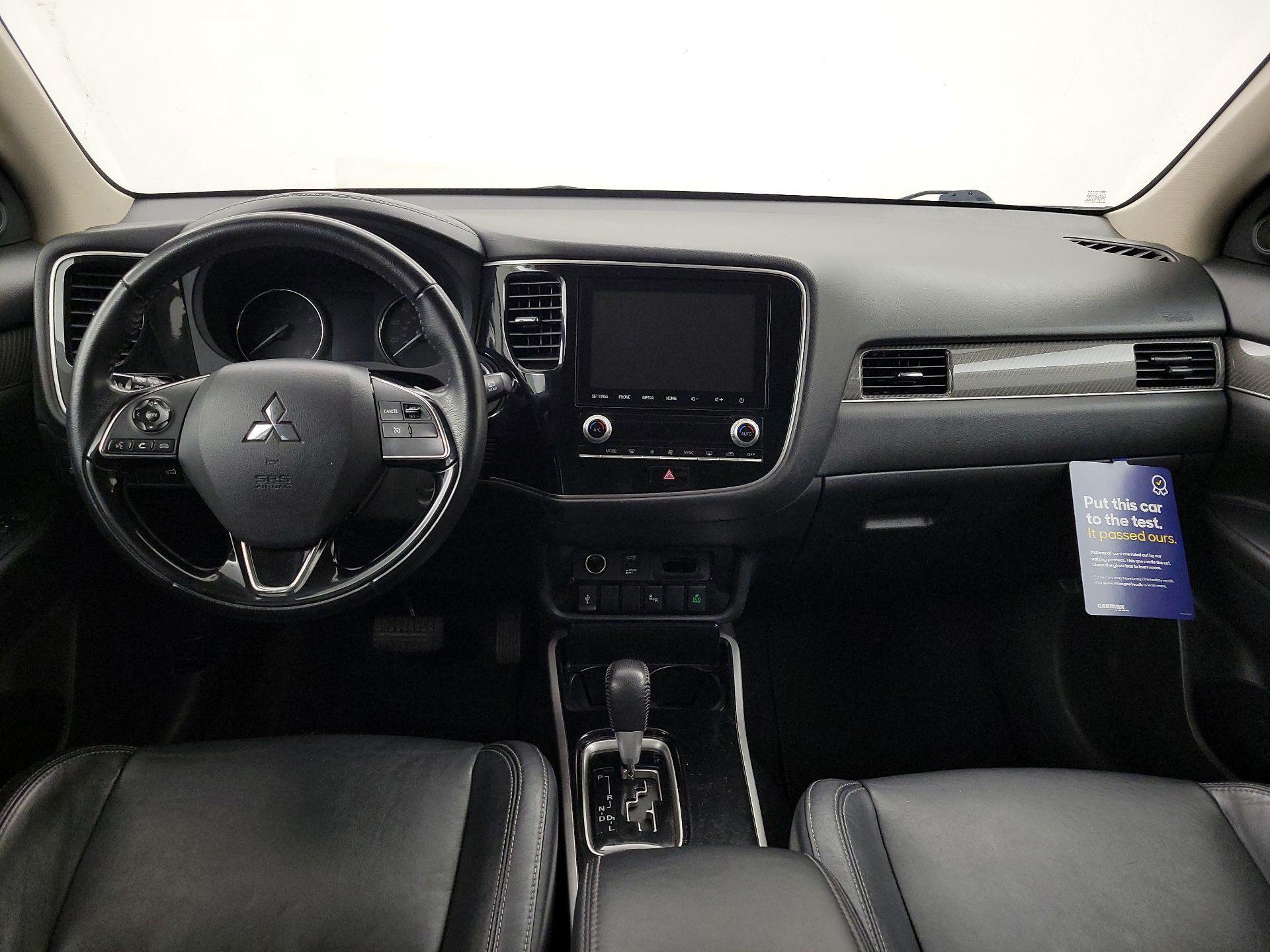 Thumbnail: 2020 Mitsubishi Outlander - 9