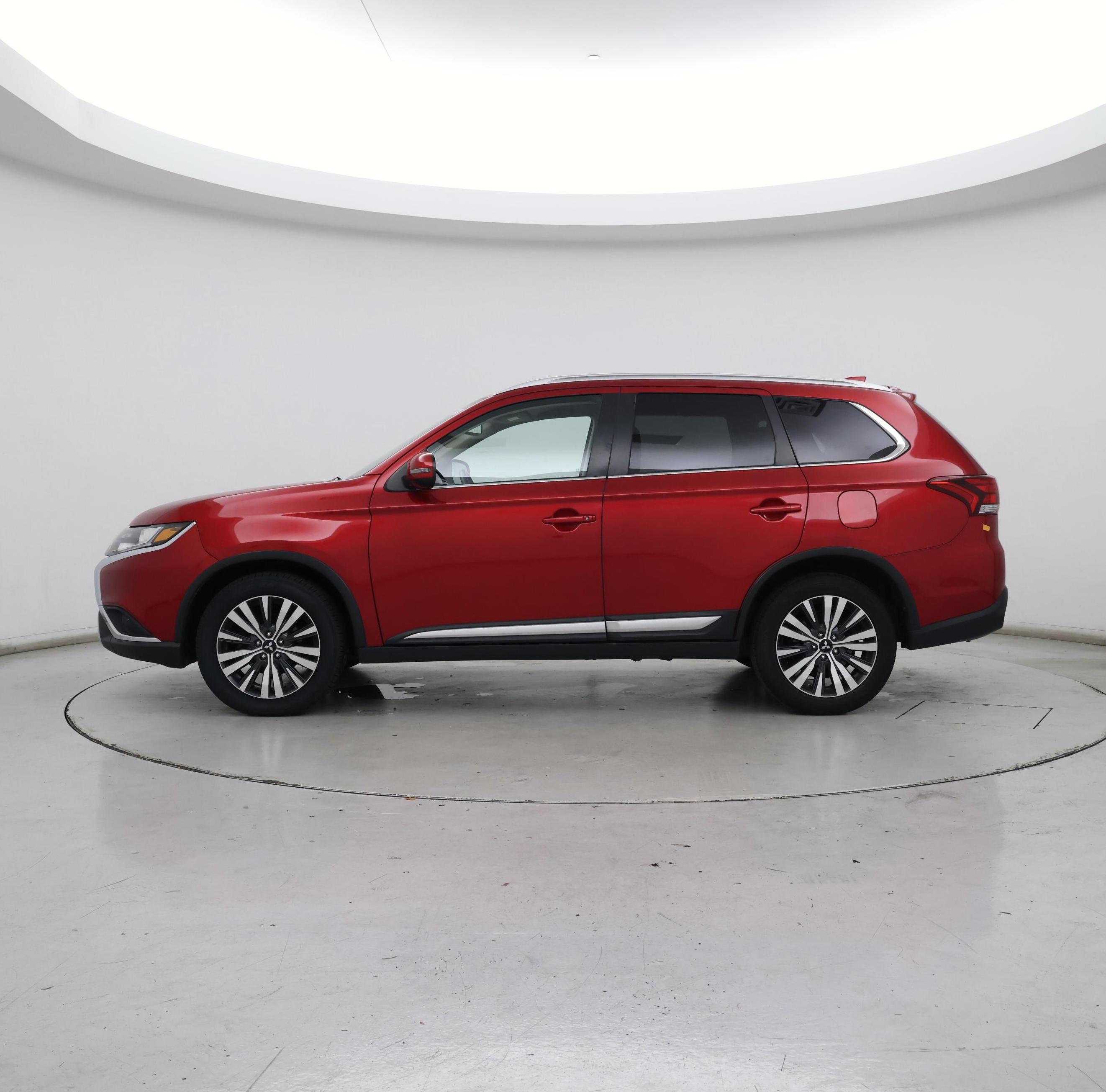 Thumbnail: 2020 Mitsubishi Outlander - 3