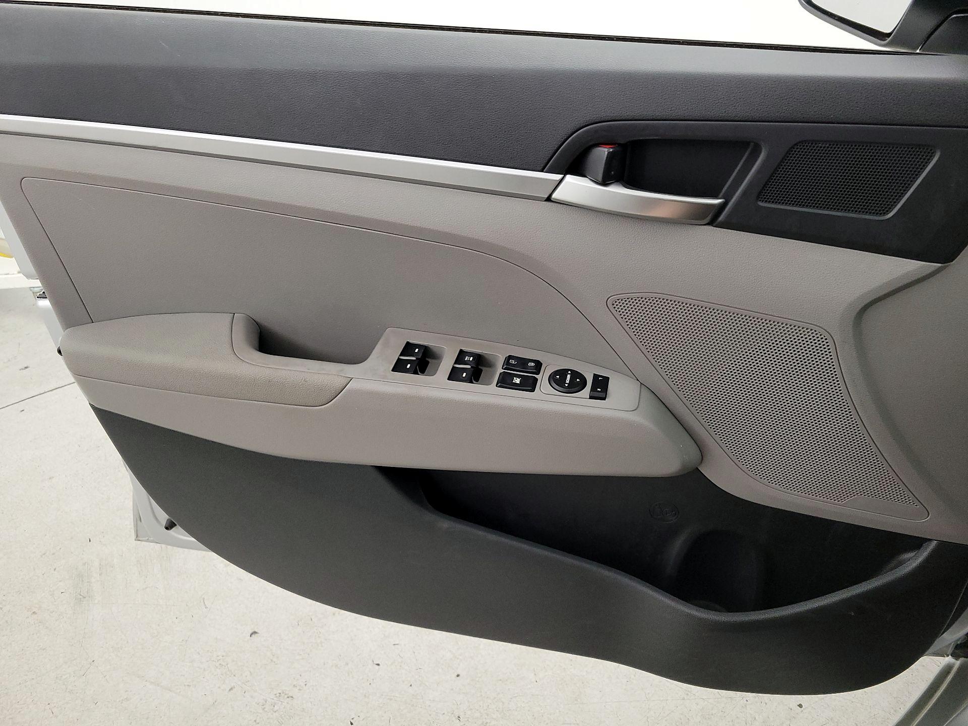 Thumbnail: 2019 Hyundai Elantra - 12