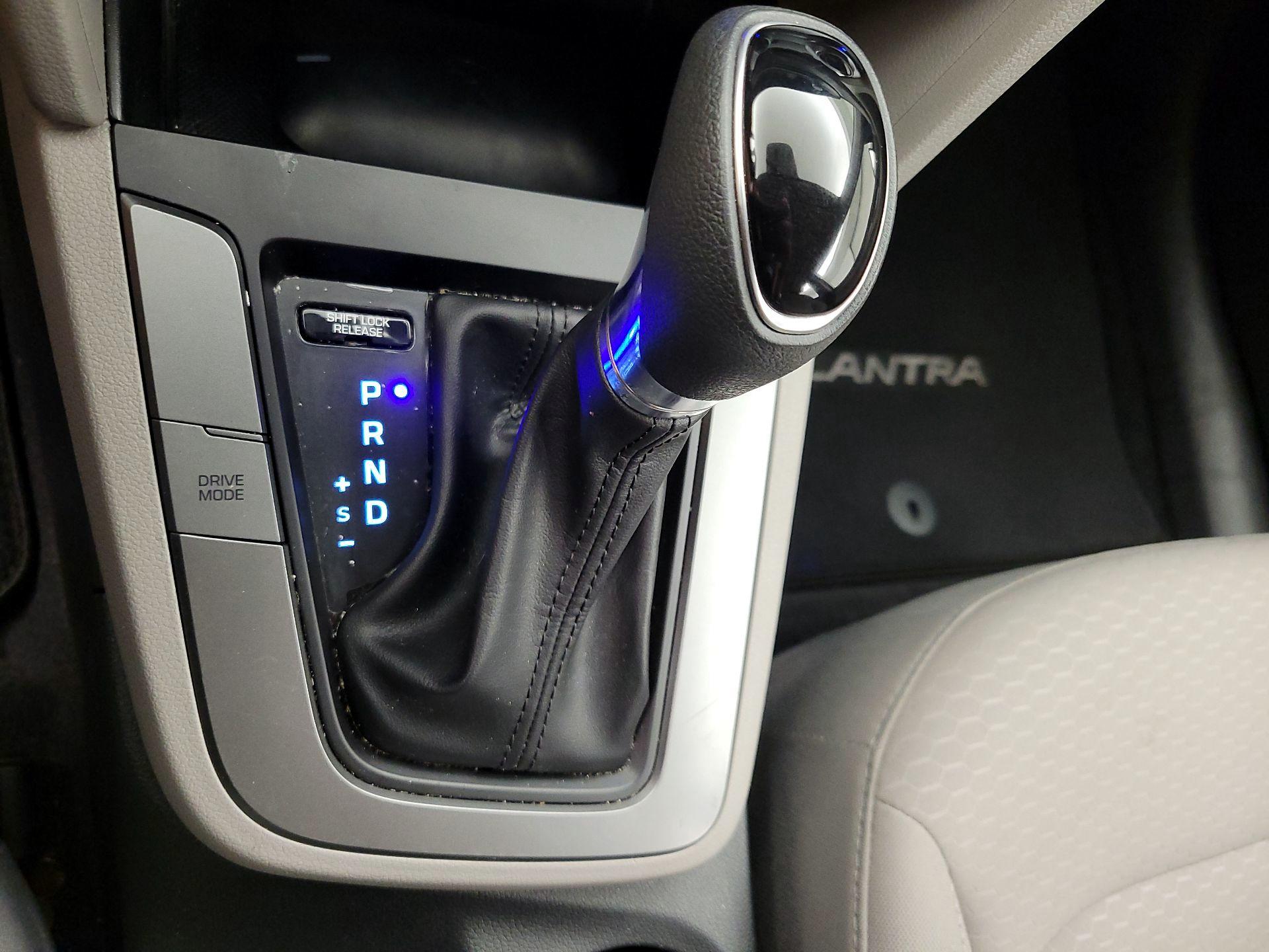 Thumbnail: 2019 Hyundai Elantra - 17