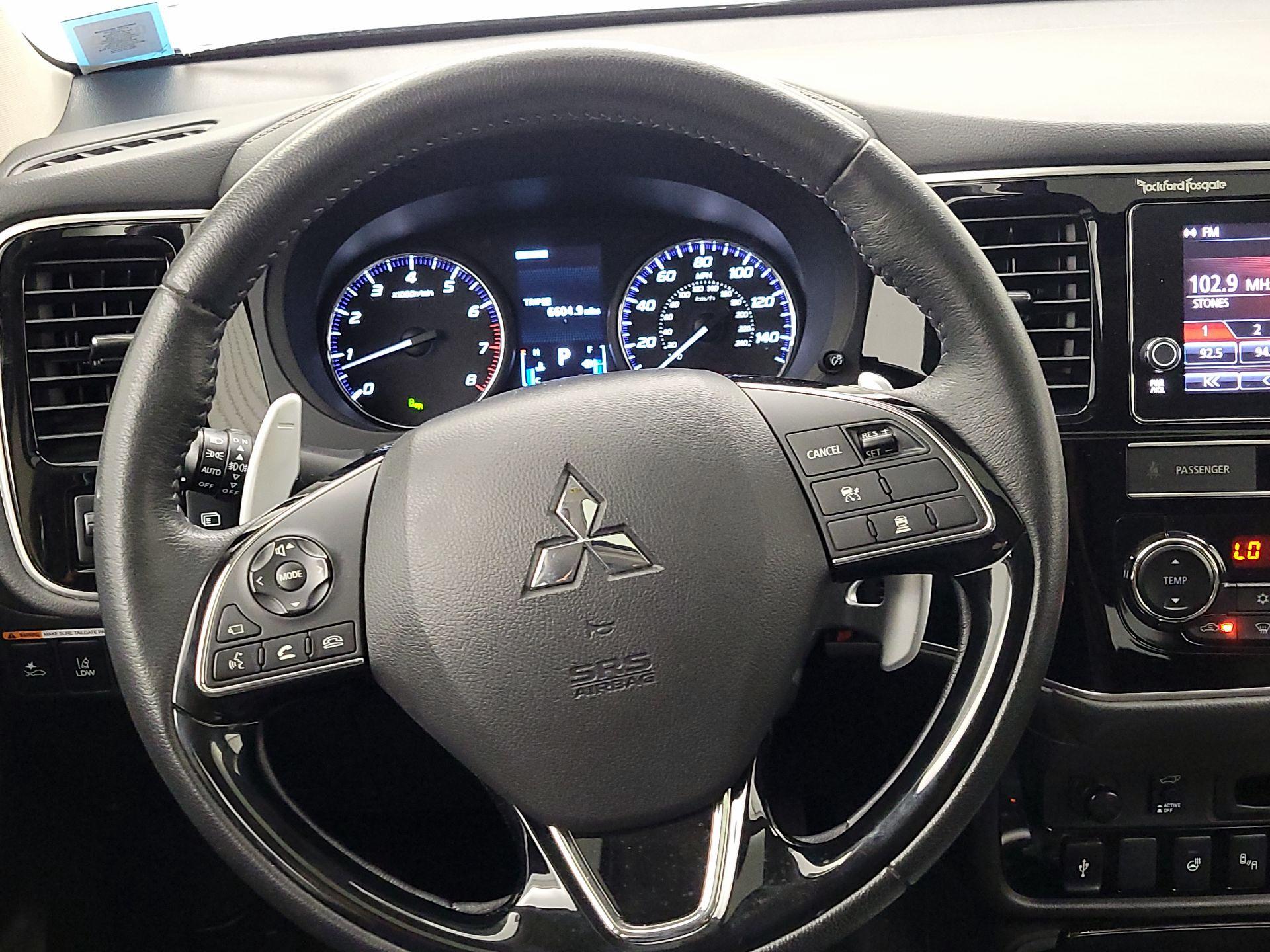 Thumbnail: 2019 Mitsubishi Outlander - 10