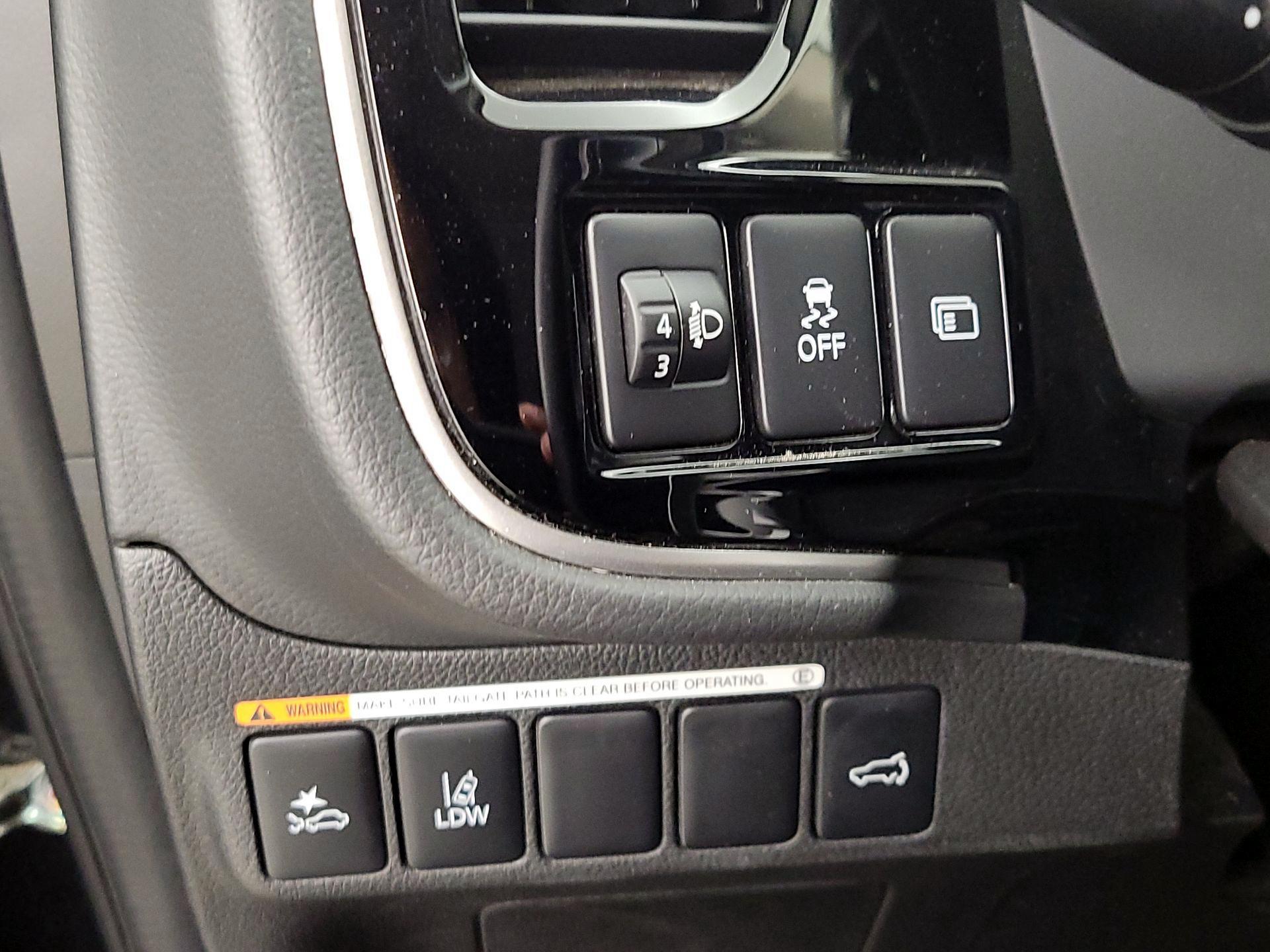 Thumbnail: 2019 Mitsubishi Outlander - 13