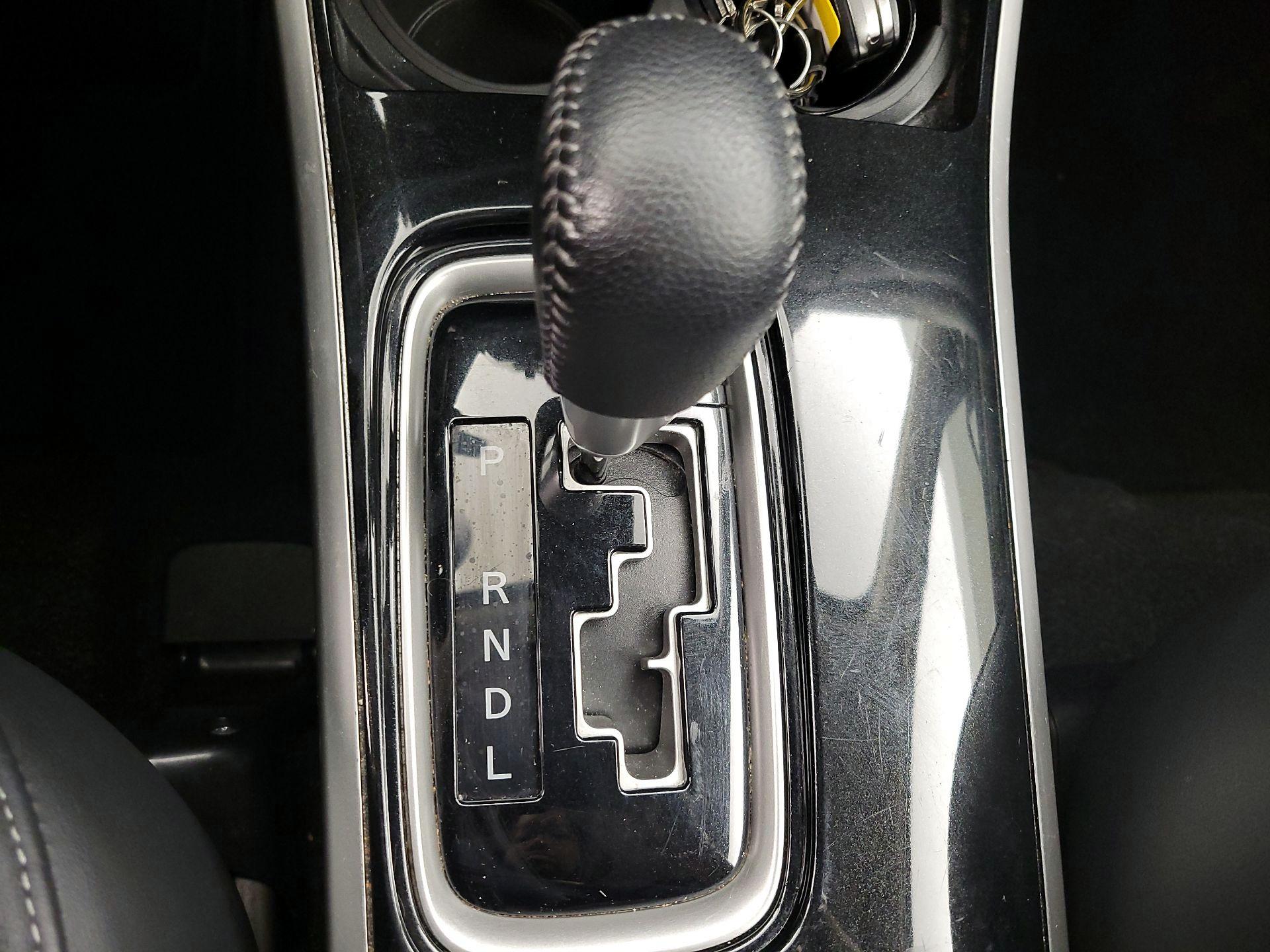 Thumbnail: 2019 Mitsubishi Outlander - 17
