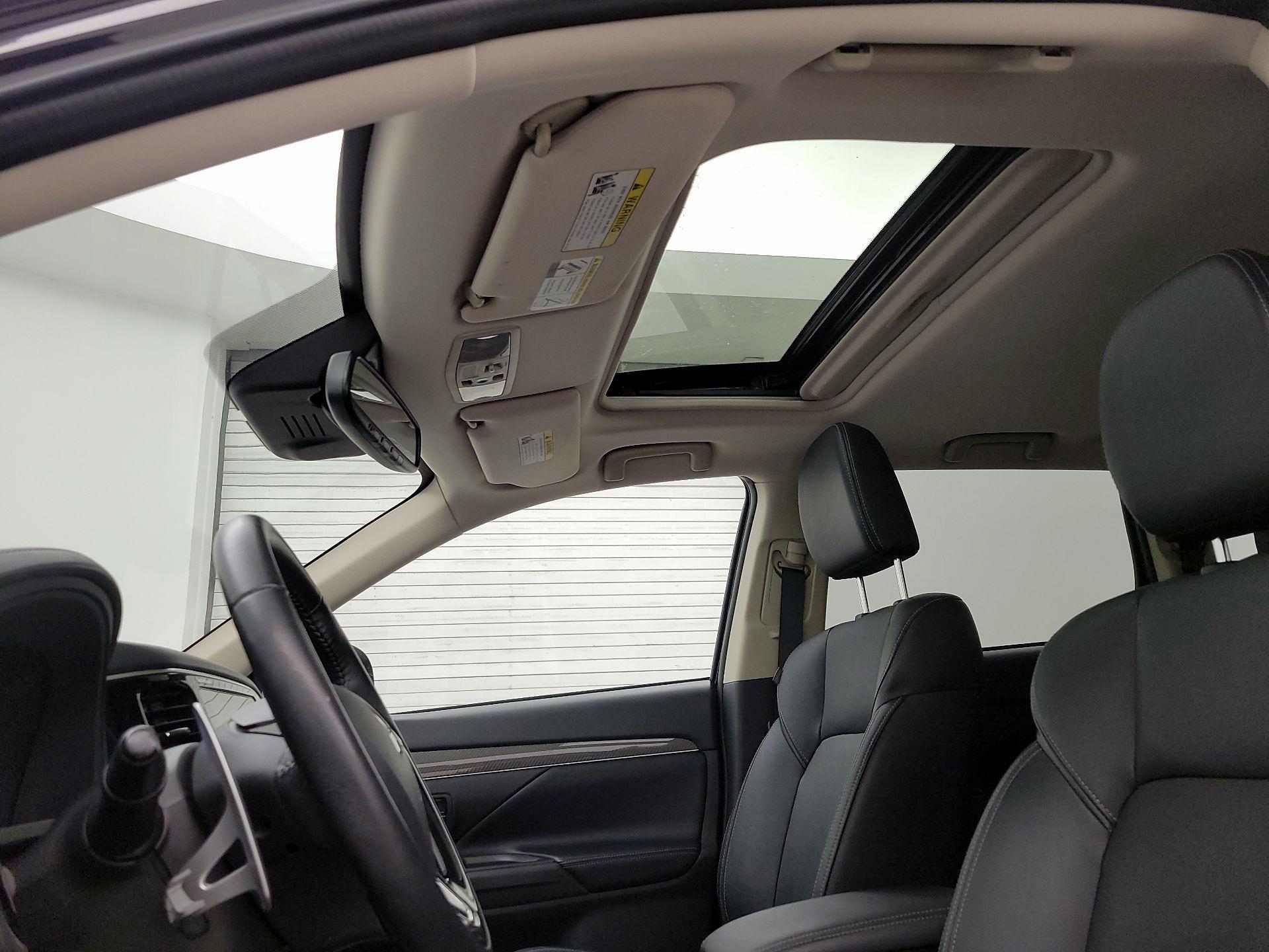 Thumbnail: 2019 Mitsubishi Outlander - 19