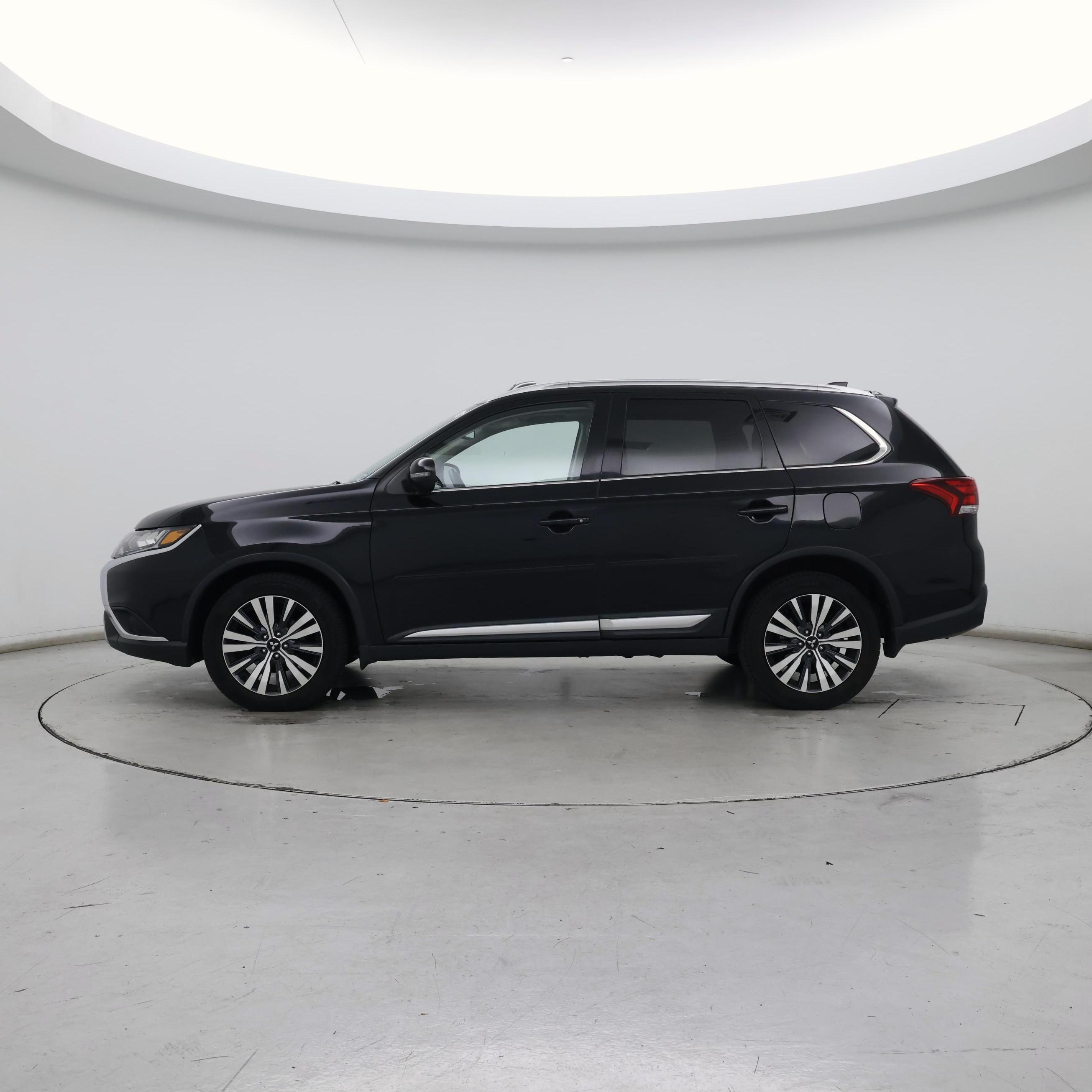Thumbnail: 2019 Mitsubishi Outlander - 3