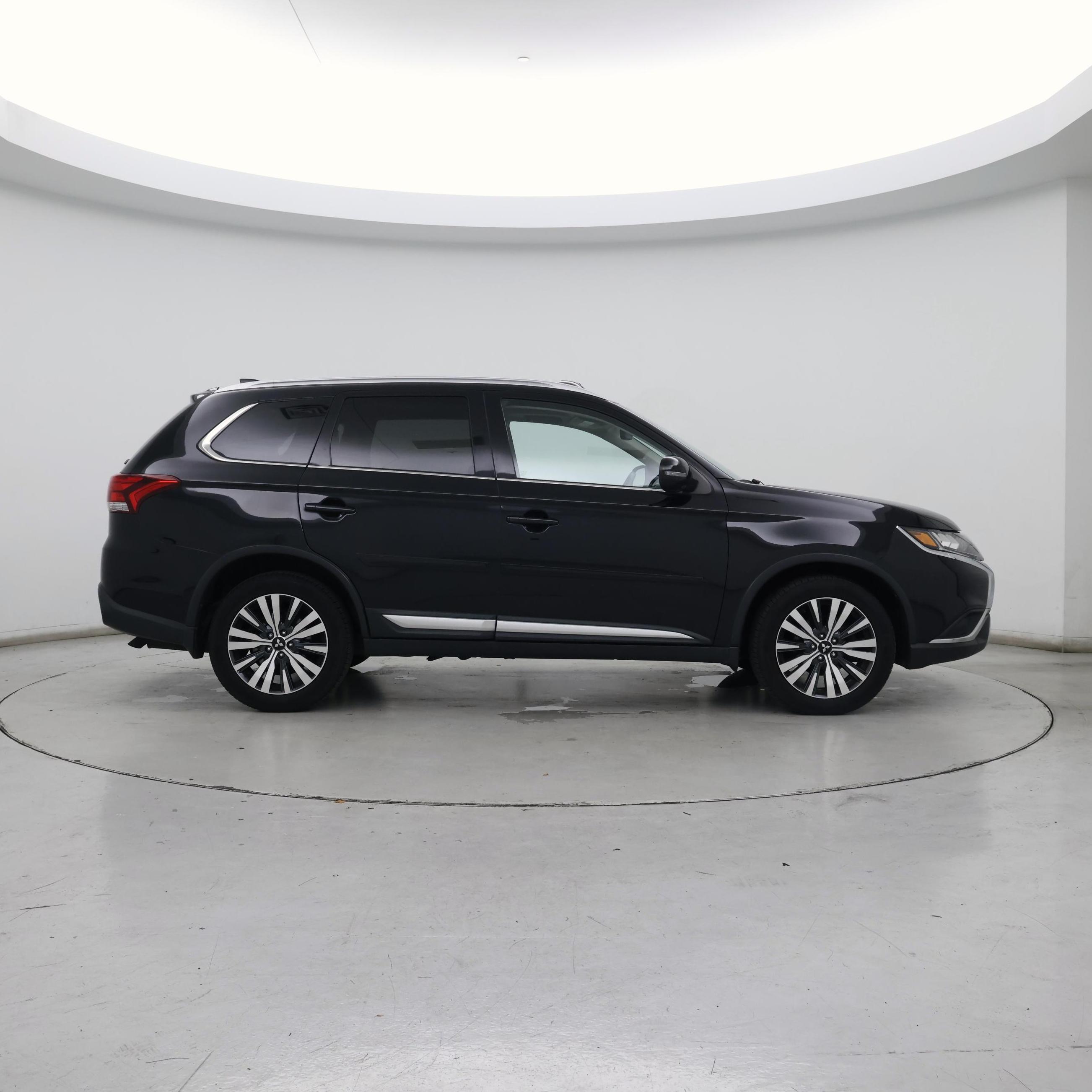 Thumbnail: 2019 Mitsubishi Outlander - 7