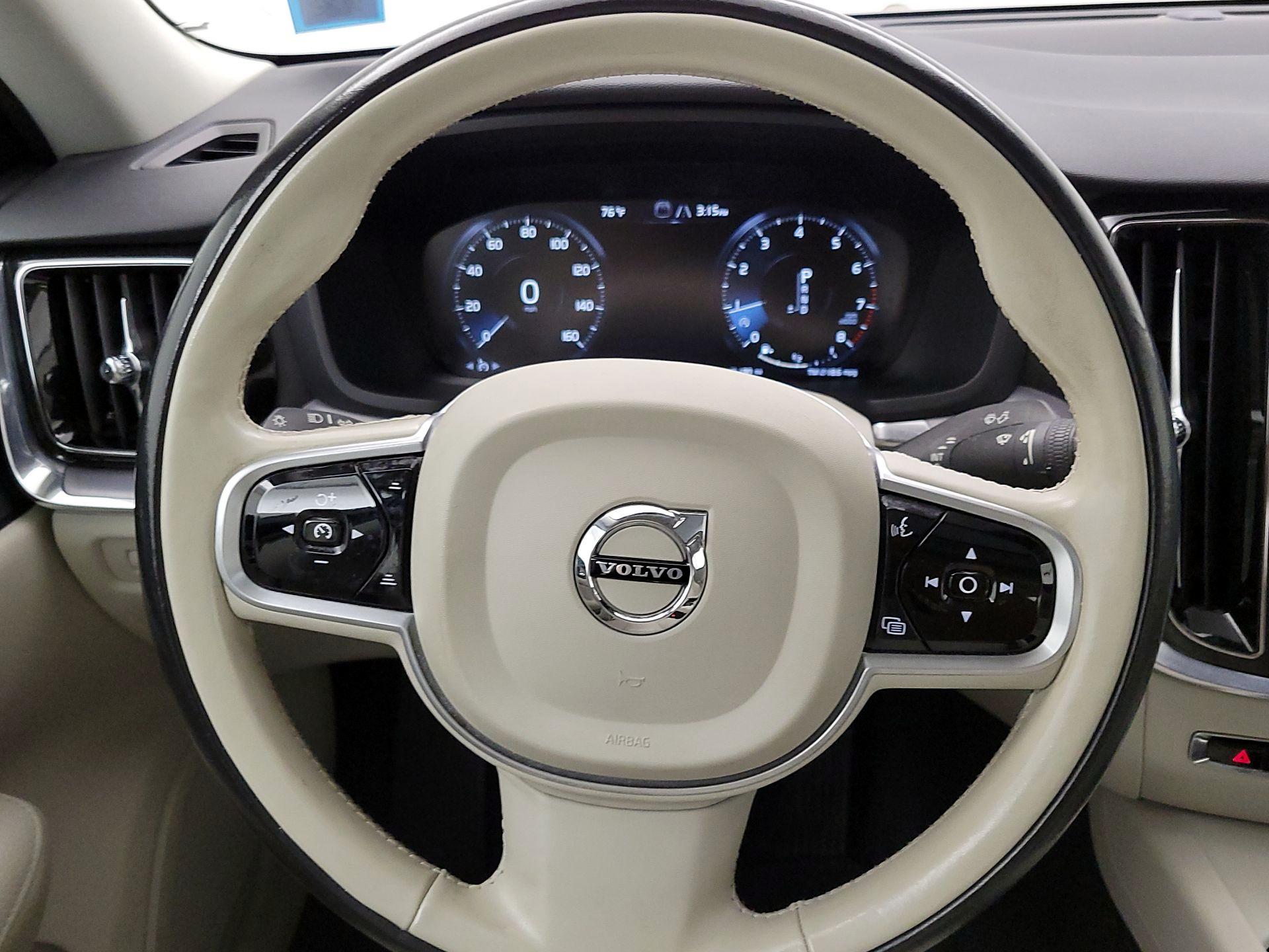 Thumbnail: 2020 Volvo S60 - 10