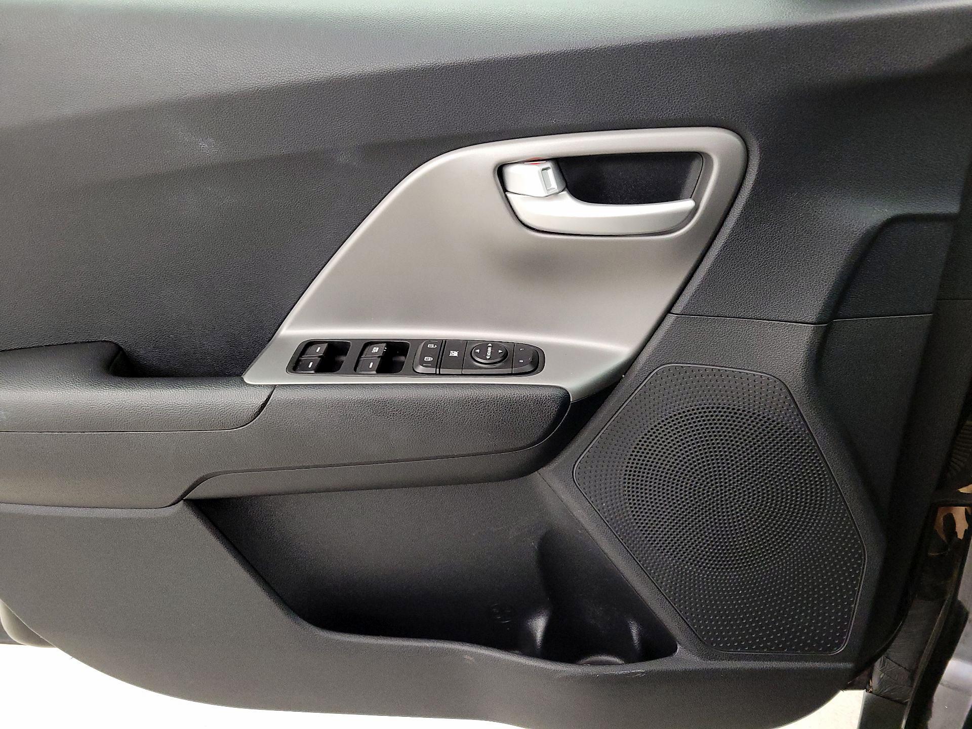 Thumbnail: 2018 Kia Niro - 12