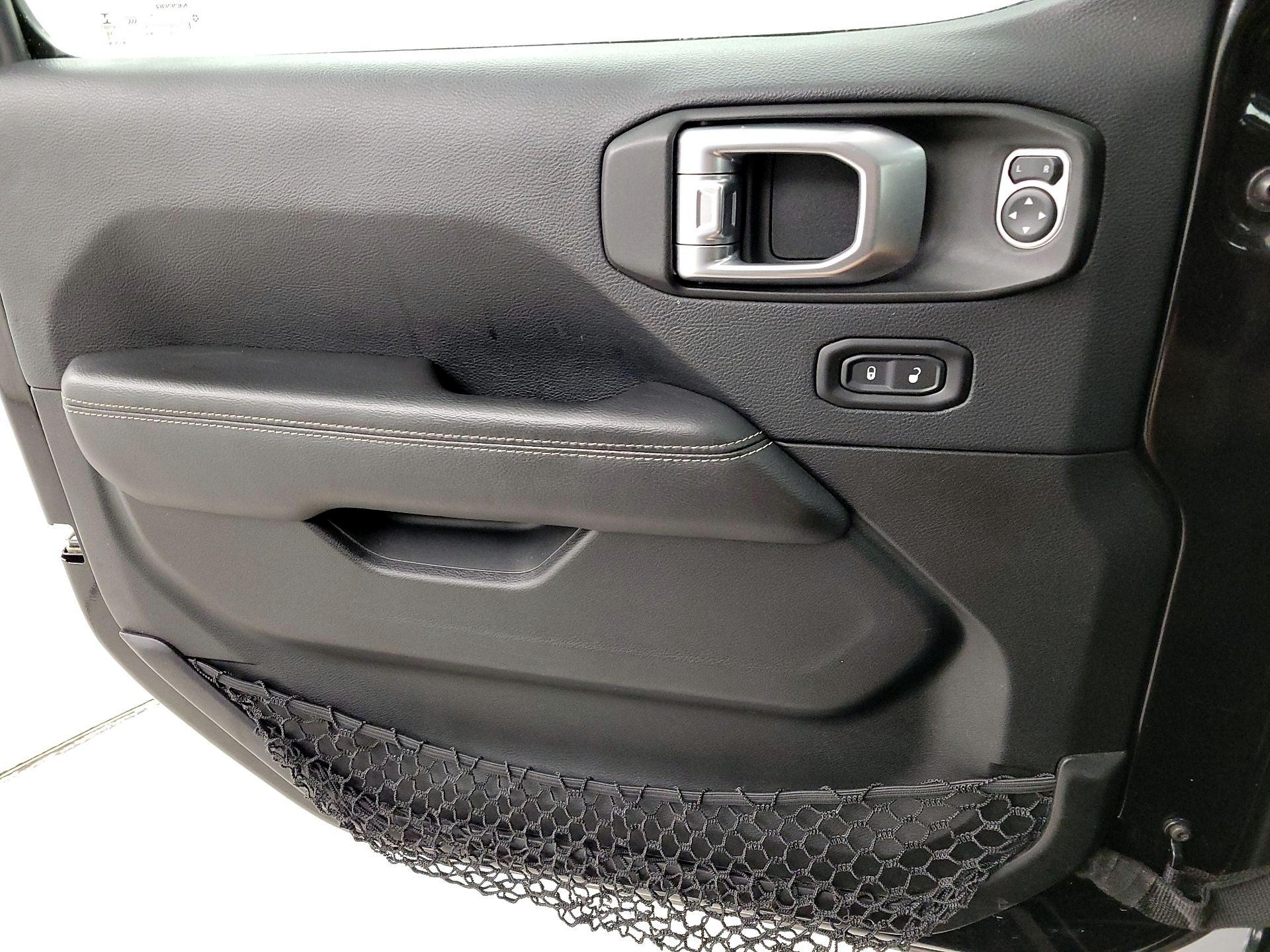 Thumbnail: 2019 Jeep Wrangler - 12