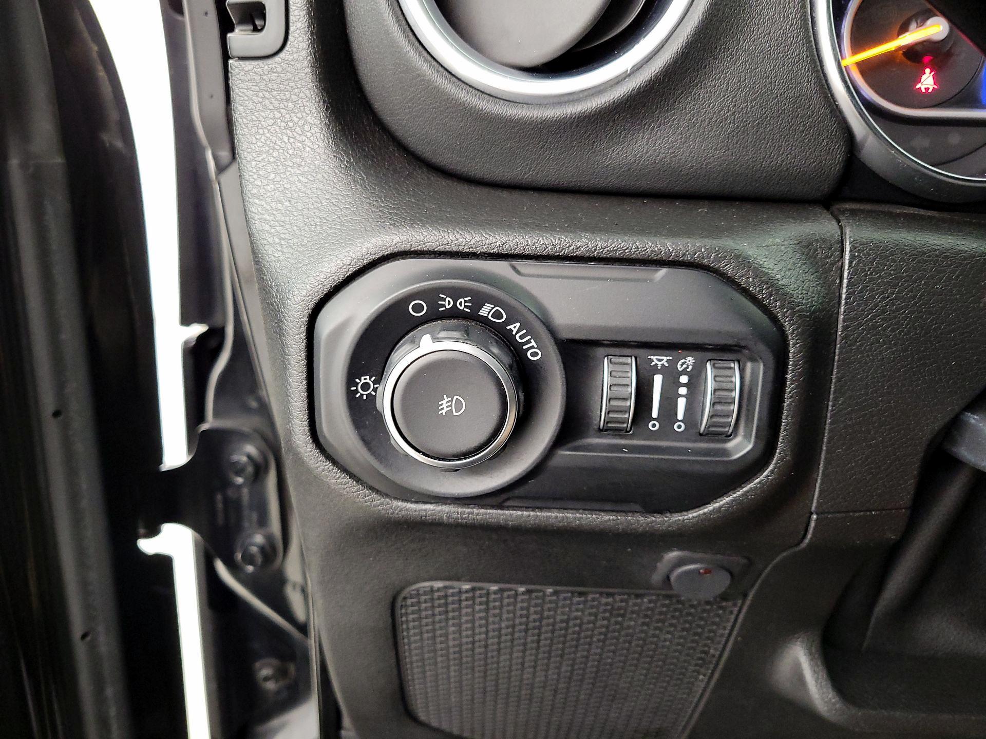 Thumbnail: 2019 Jeep Wrangler - 13
