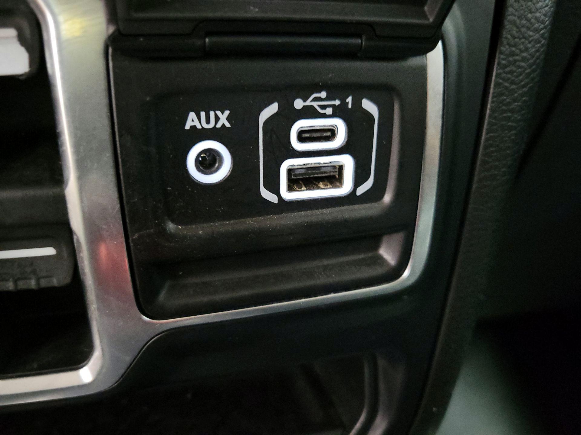 Thumbnail: 2019 Jeep Wrangler - 19