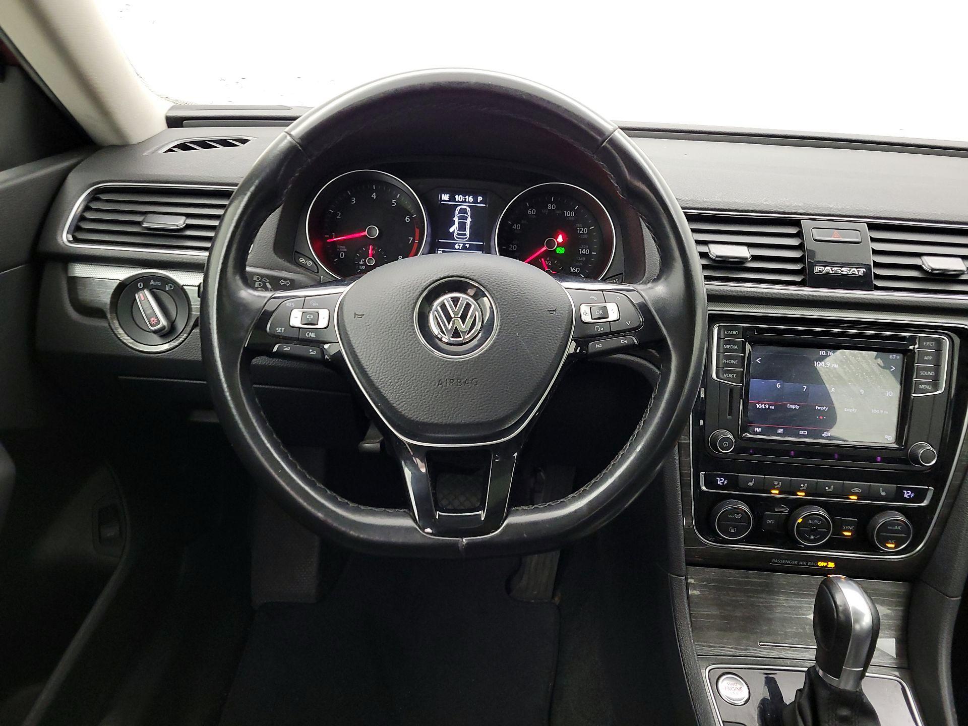 Thumbnail: 2018 Volkswagen Passat - 10