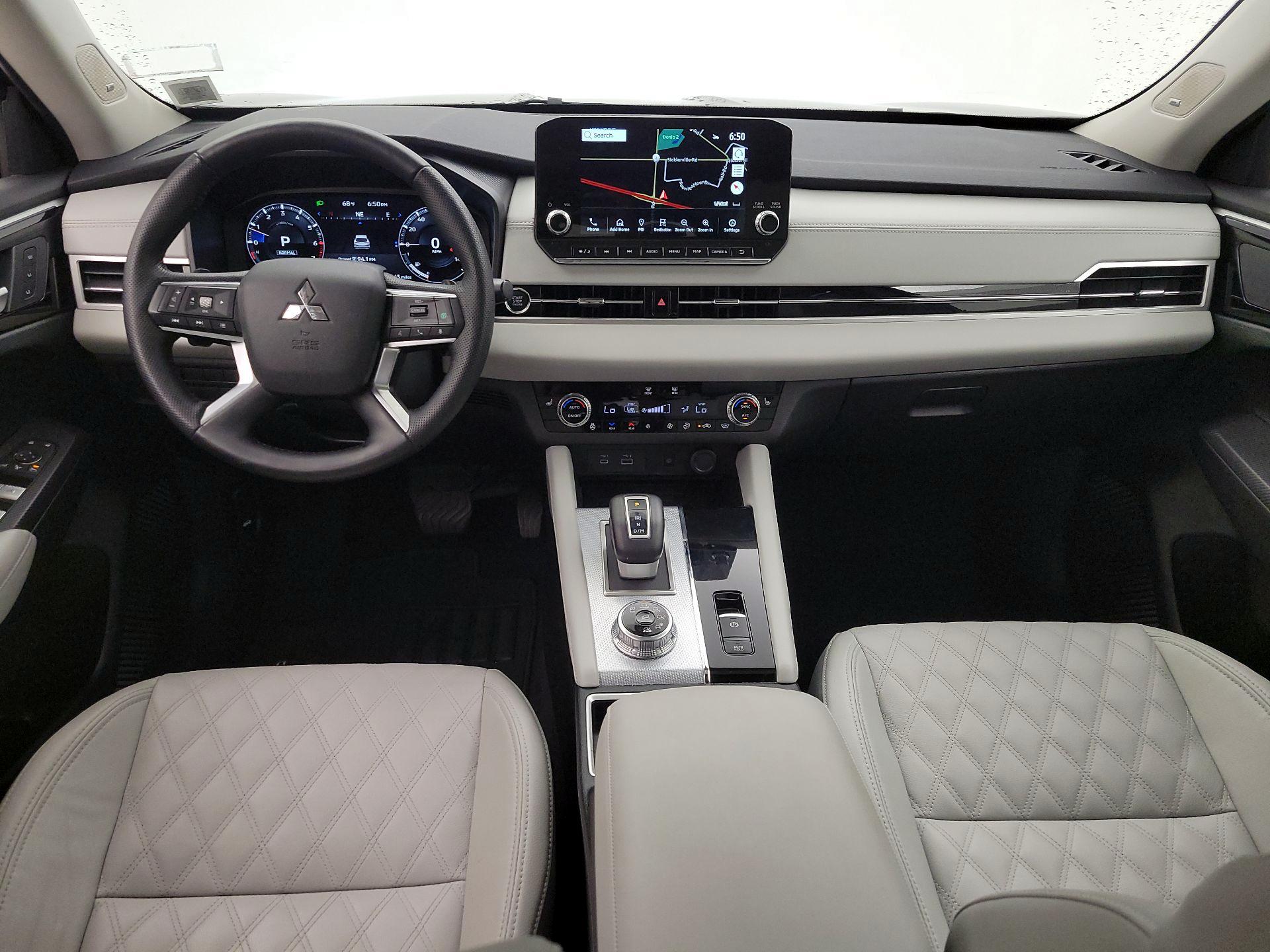 Thumbnail: 2024 Mitsubishi Outlander - 9