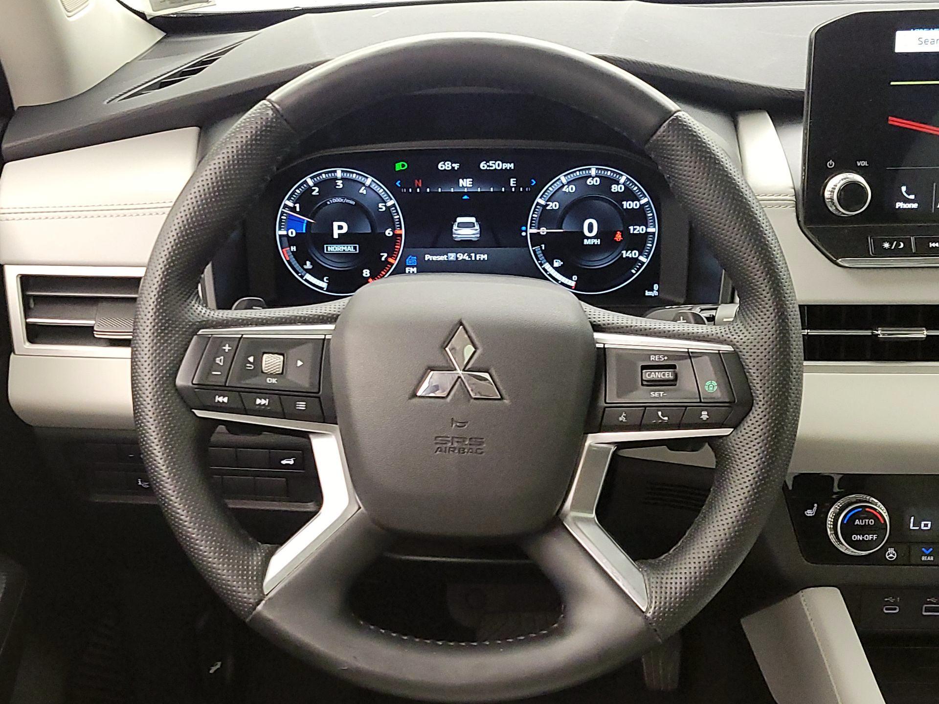 Thumbnail: 2024 Mitsubishi Outlander - 10