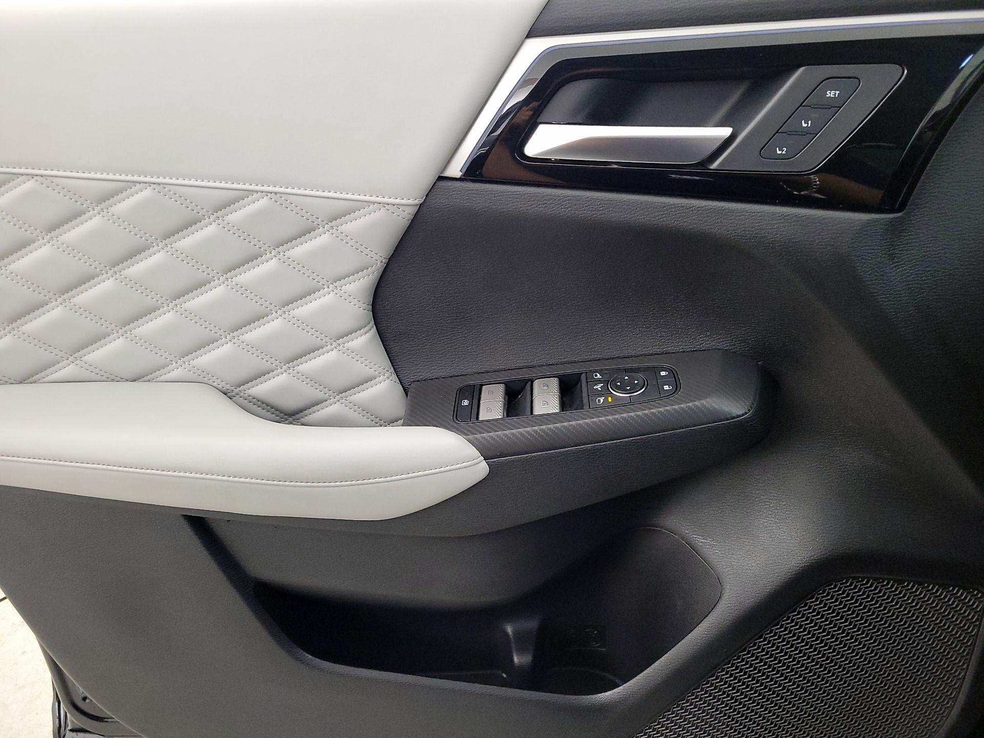 Thumbnail: 2024 Mitsubishi Outlander - 12
