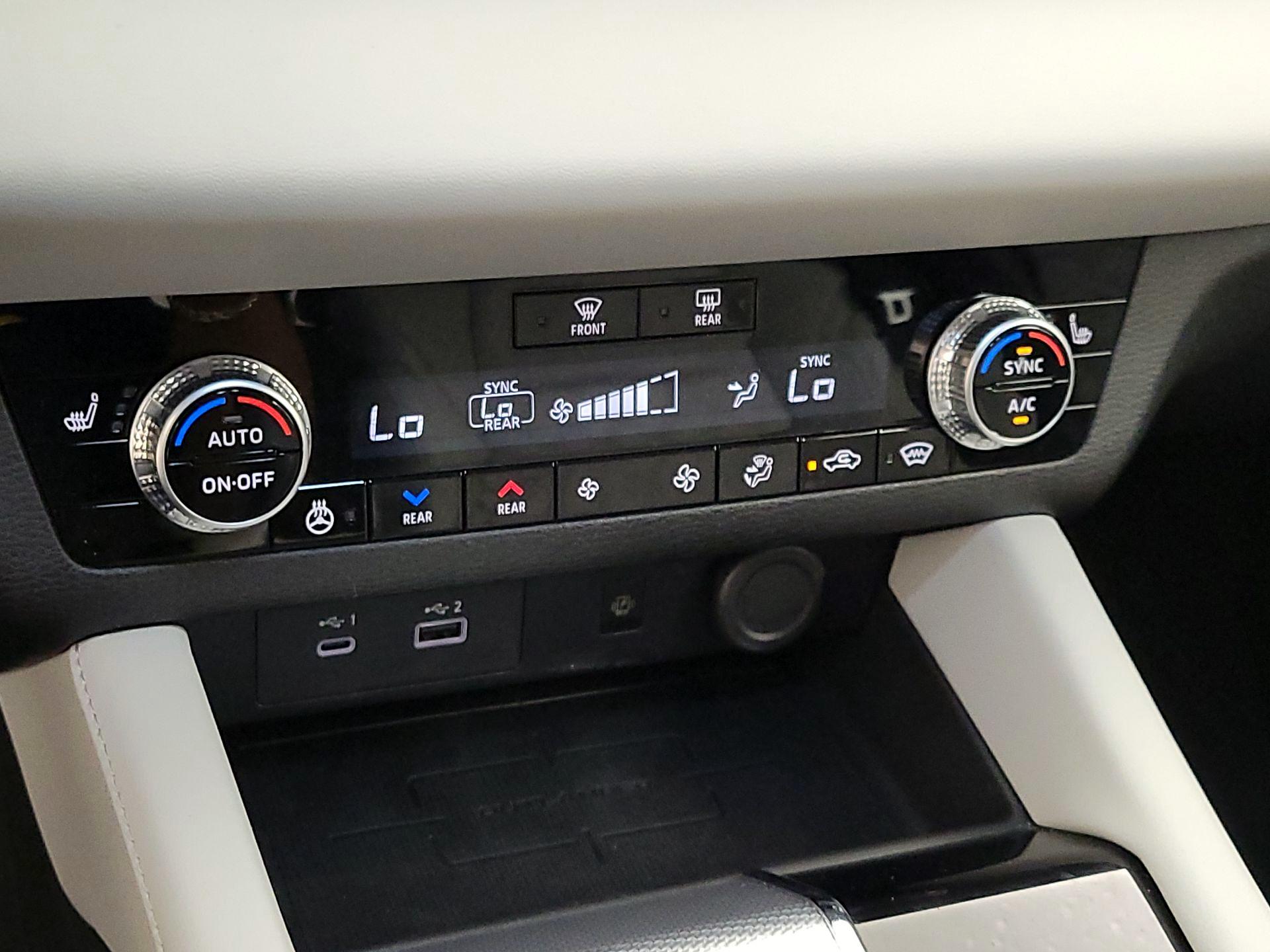 Thumbnail: 2024 Mitsubishi Outlander - 17