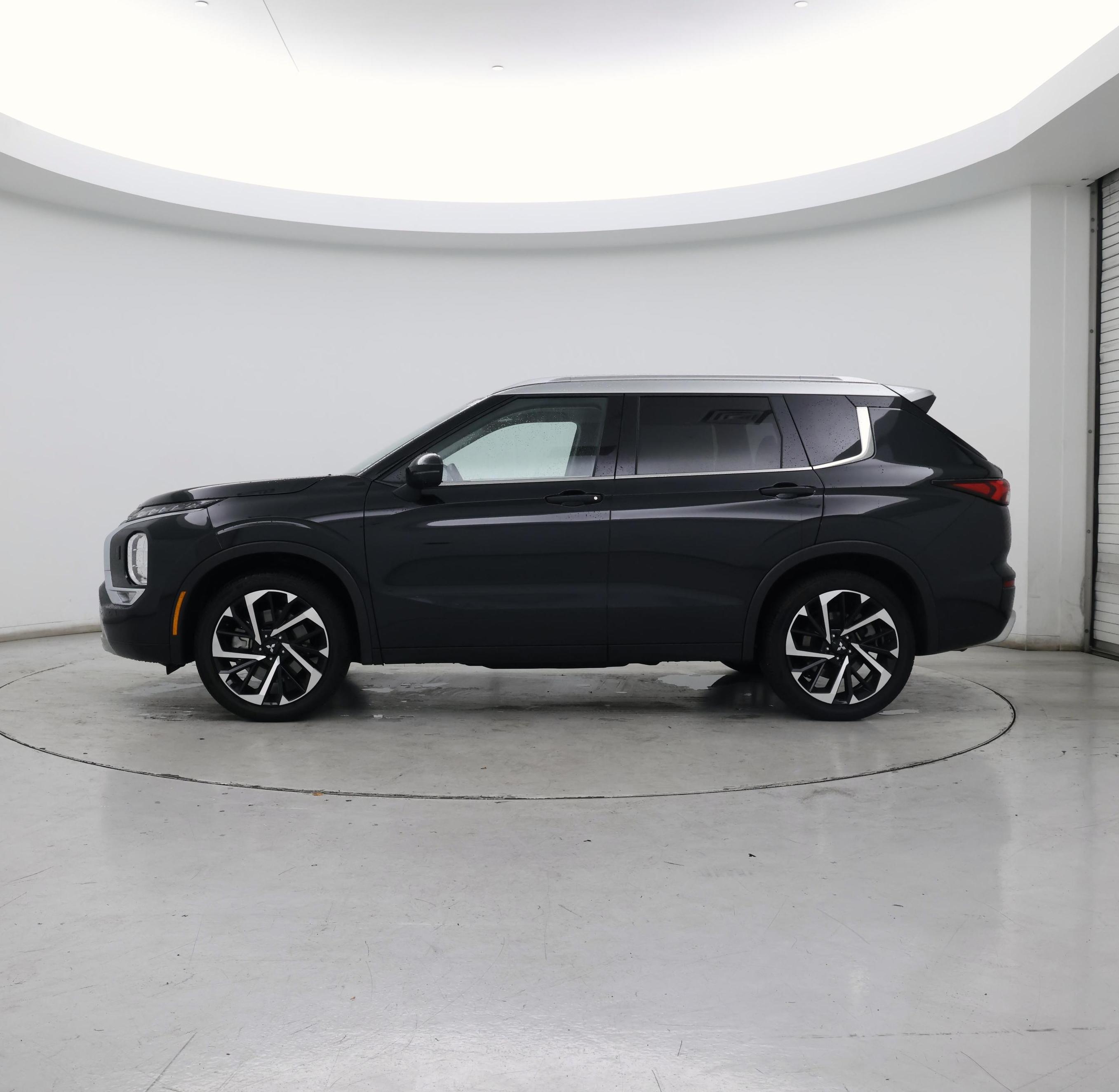 Thumbnail: 2024 Mitsubishi Outlander - 3