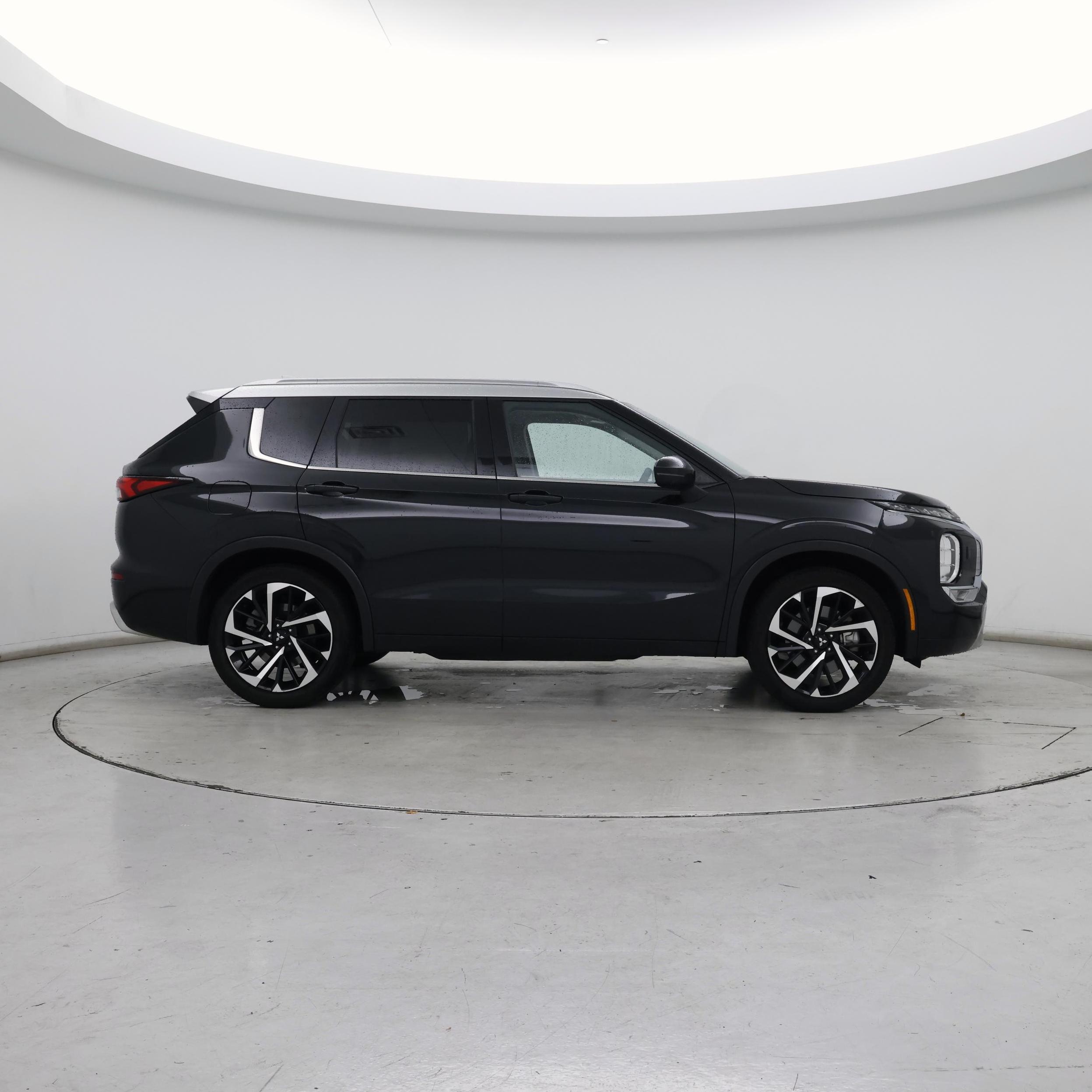 Thumbnail: 2024 Mitsubishi Outlander - 7