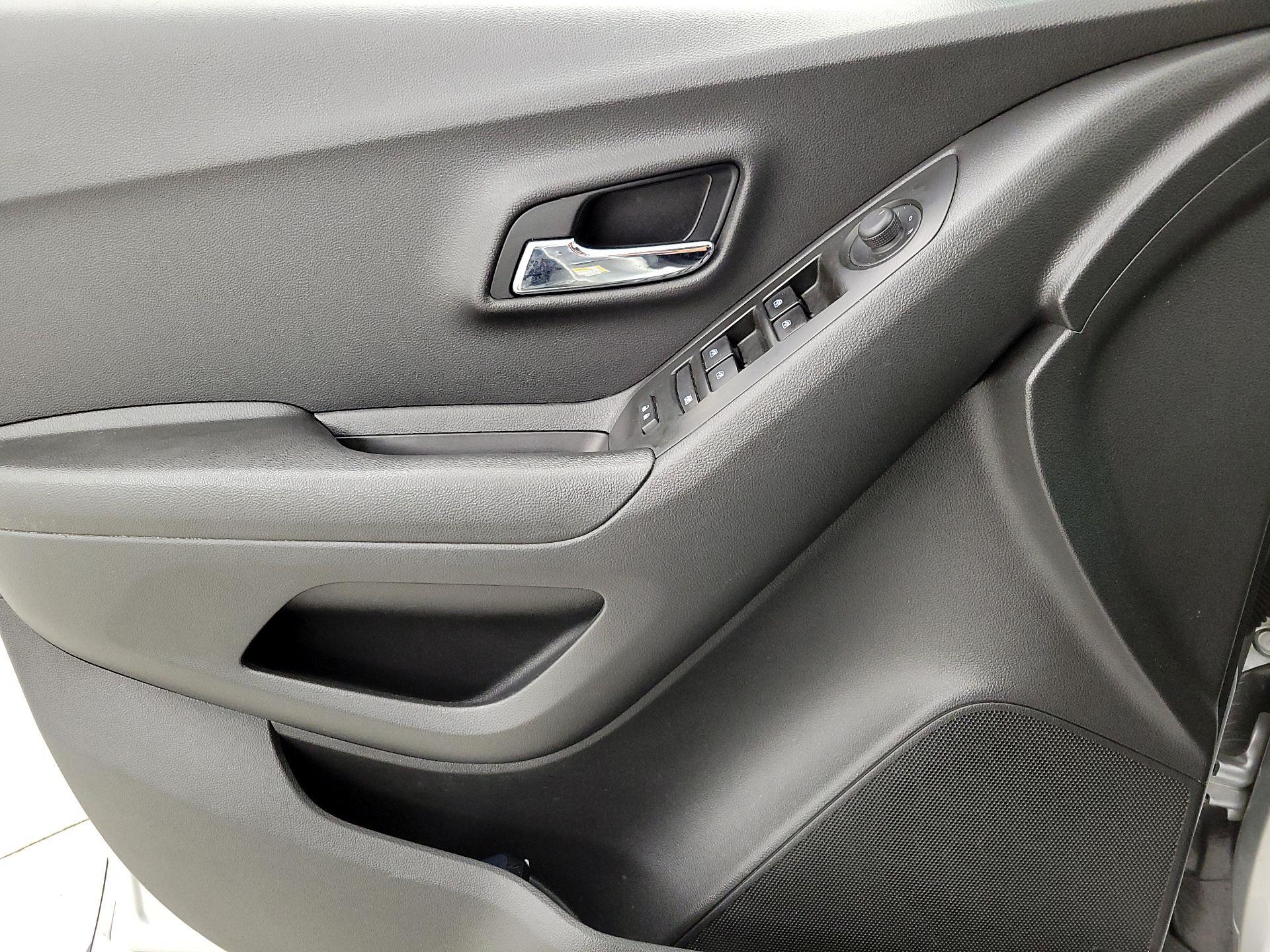 Thumbnail: 2021 Chevrolet Trax - 12